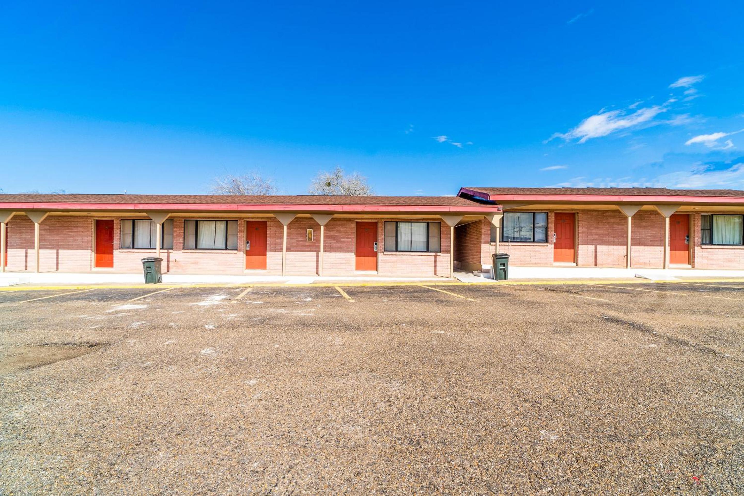 OYO Hotel Beeville -US 181