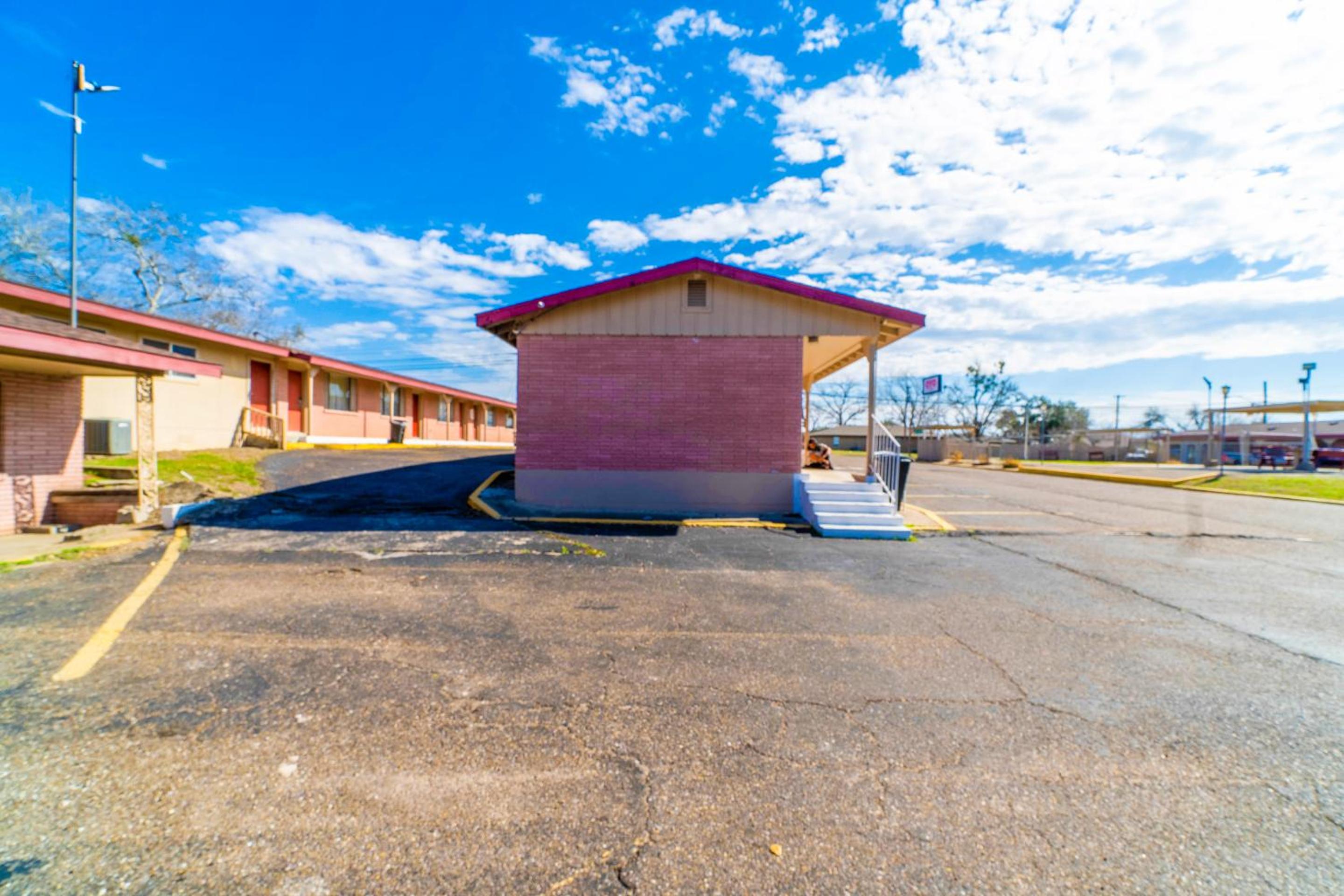 OYO Hotel Beeville -US 181