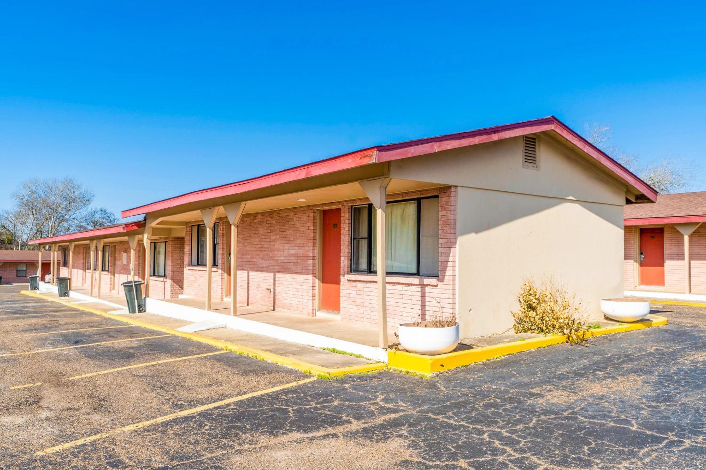 OYO Hotel Beeville -US 181