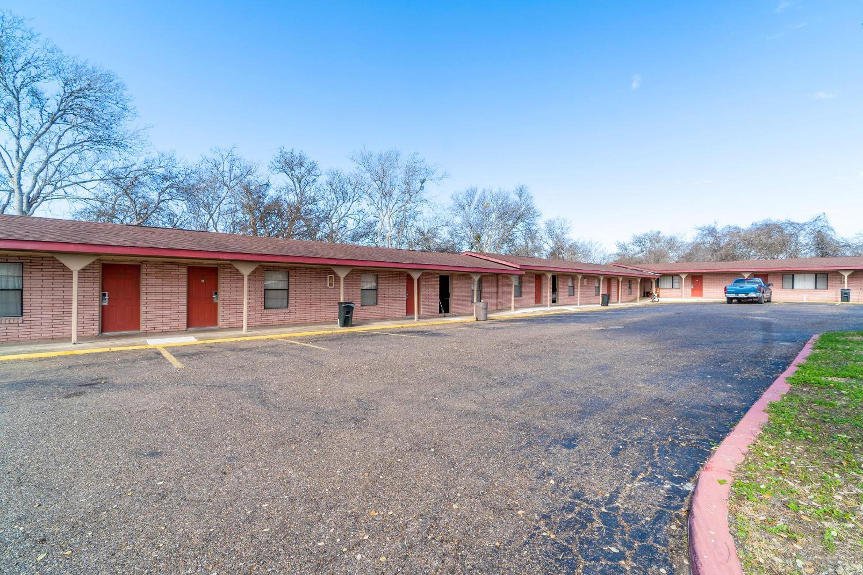 OYO Hotel Beeville -US 181