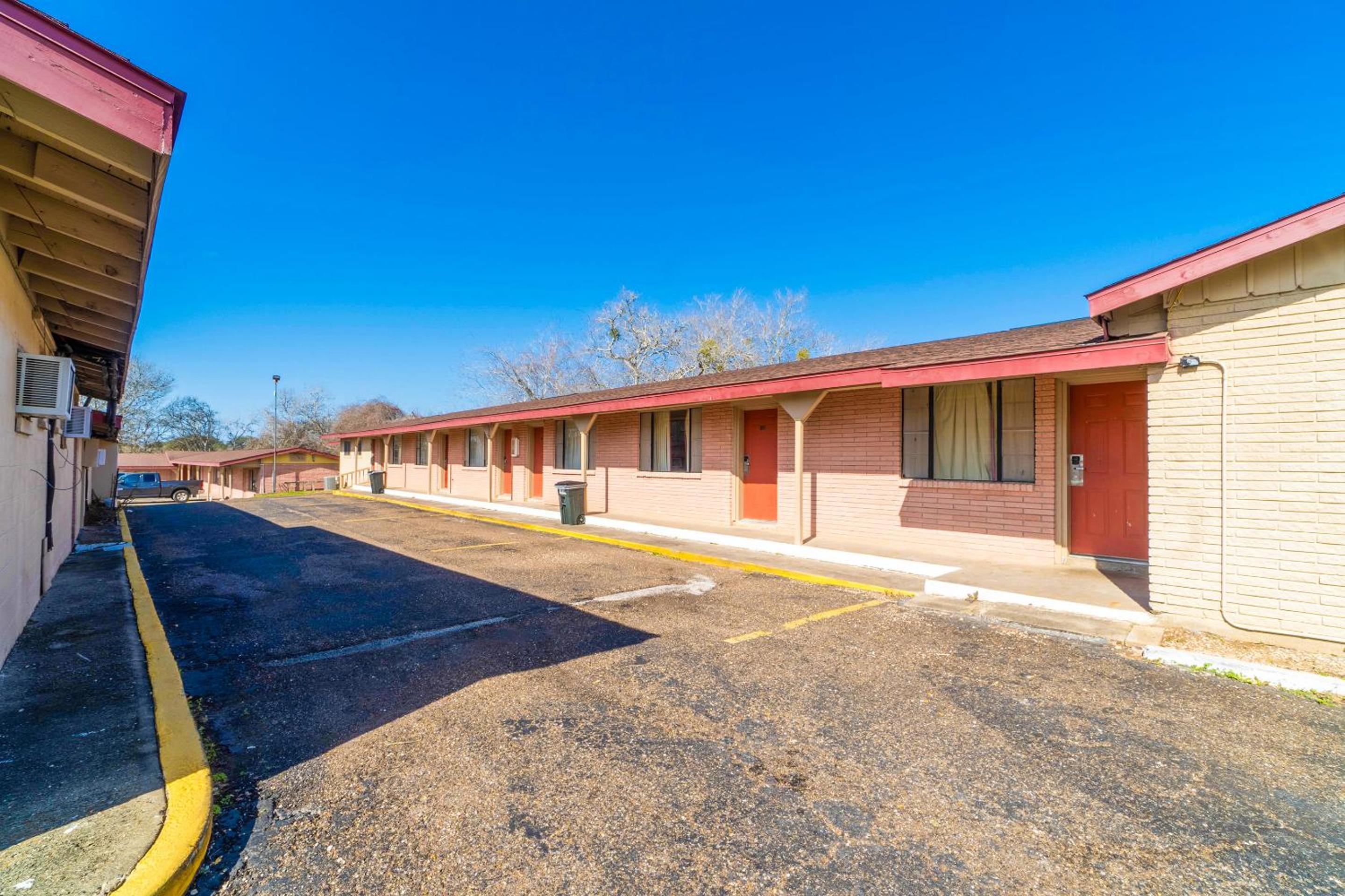 OYO Hotel Beeville -US 181