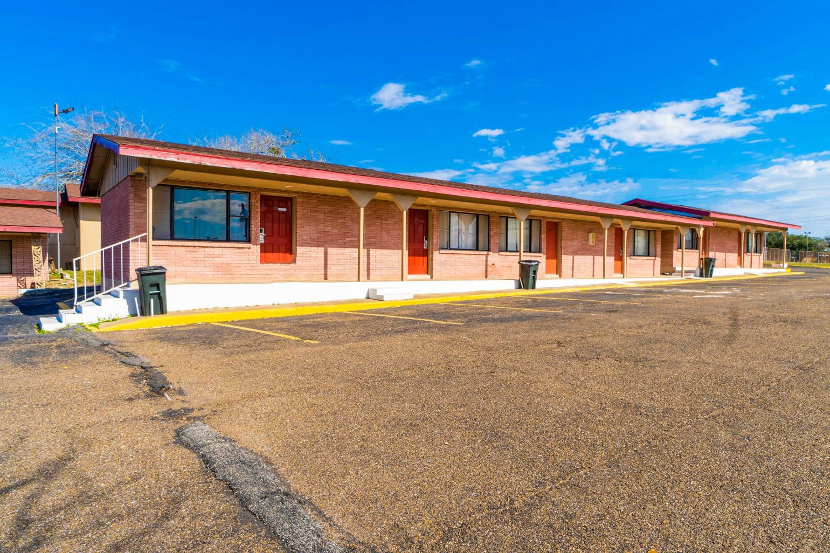 OYO Hotel Beeville -US 181