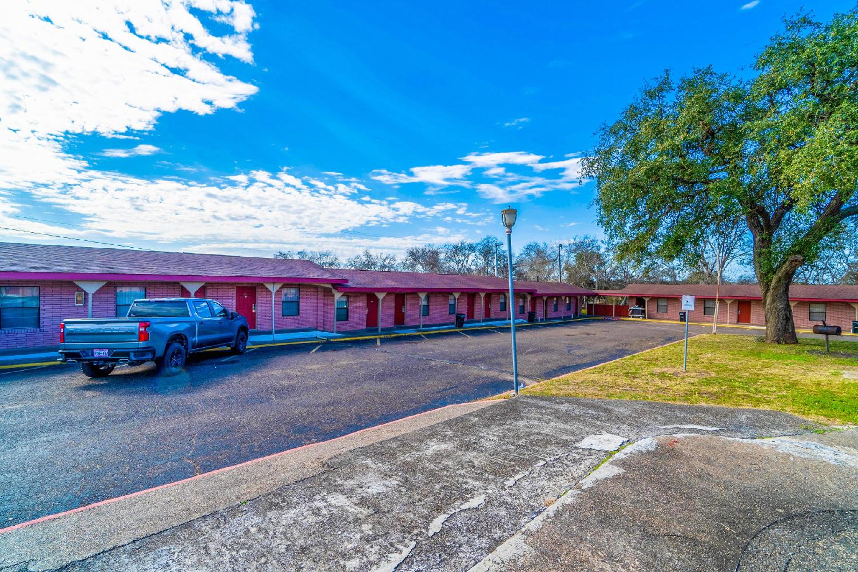 OYO Hotel Beeville -US 181