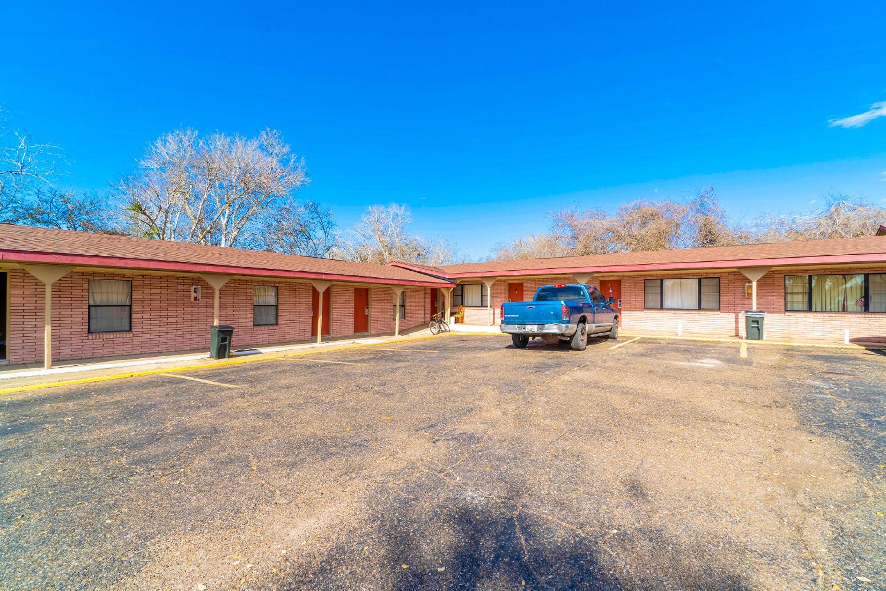 OYO Hotel Beeville -US 181