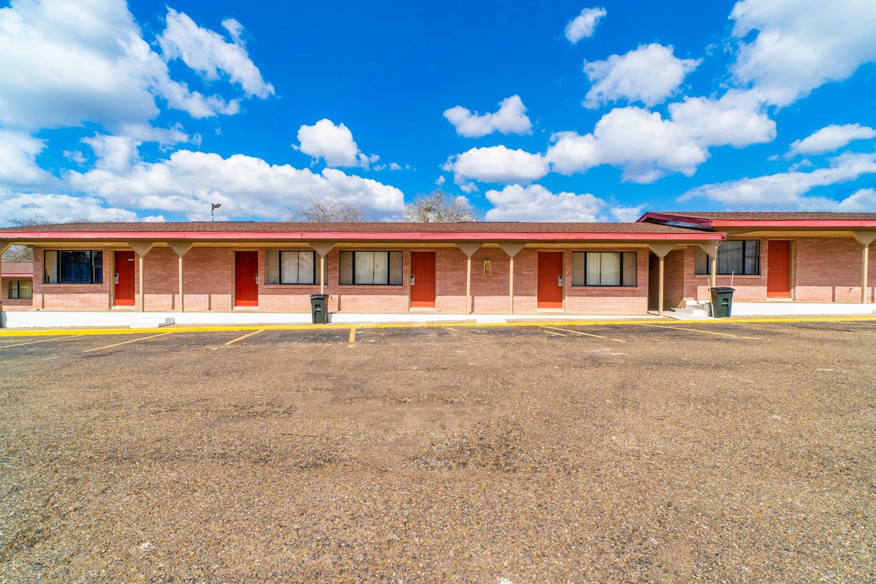 OYO Hotel Beeville -US 181