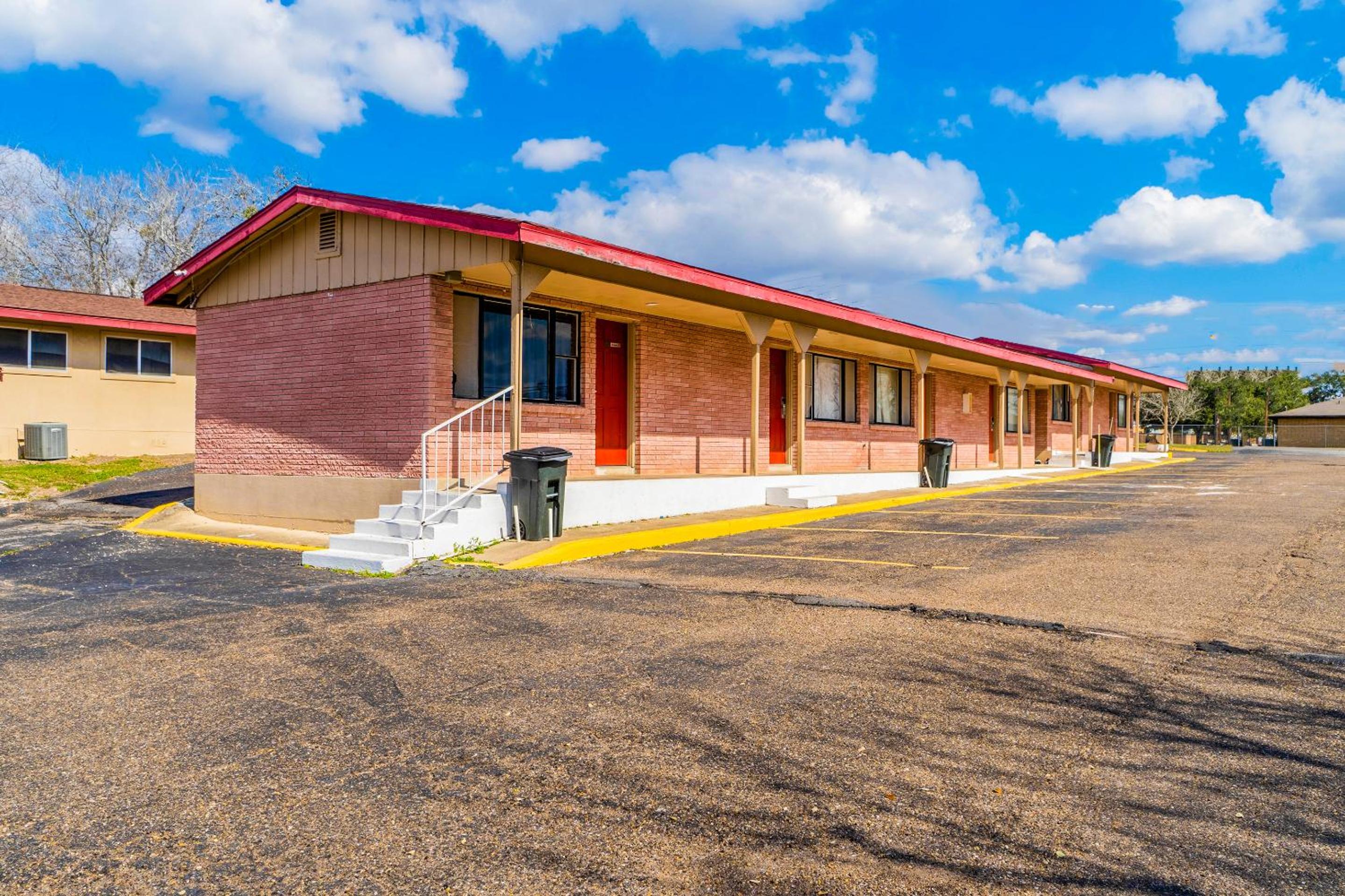 OYO Hotel Beeville -US 181
