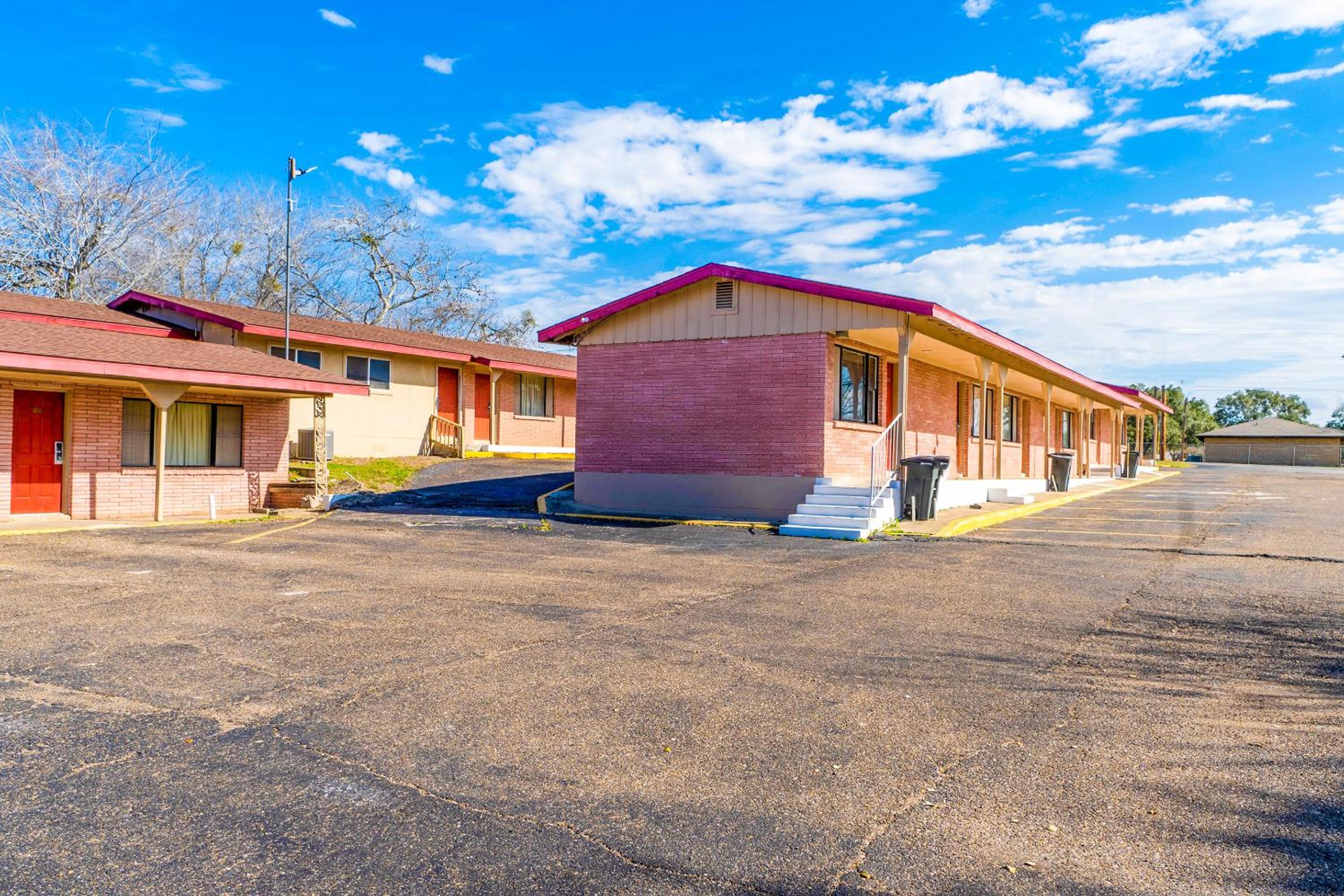 OYO Hotel Beeville -US 181