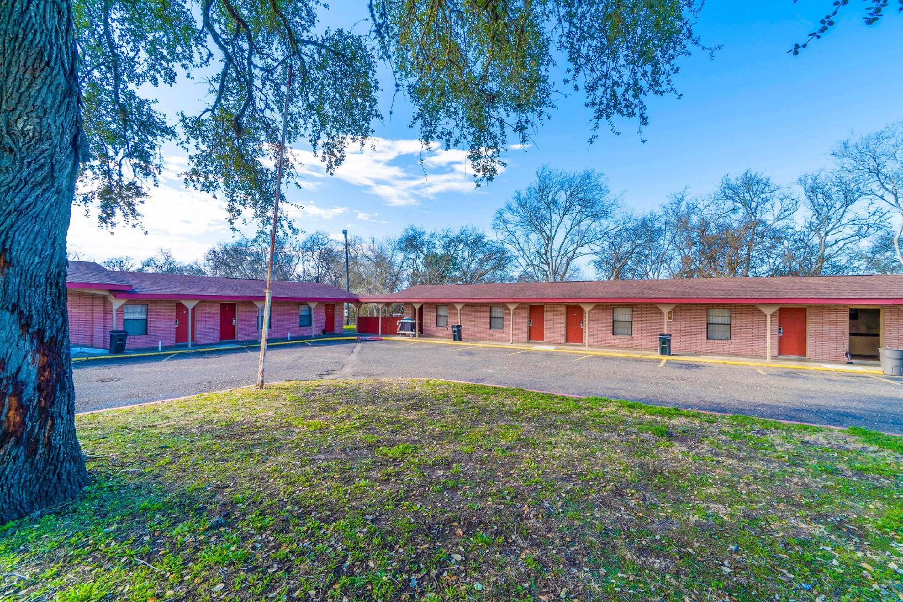 OYO Hotel Beeville -US 181