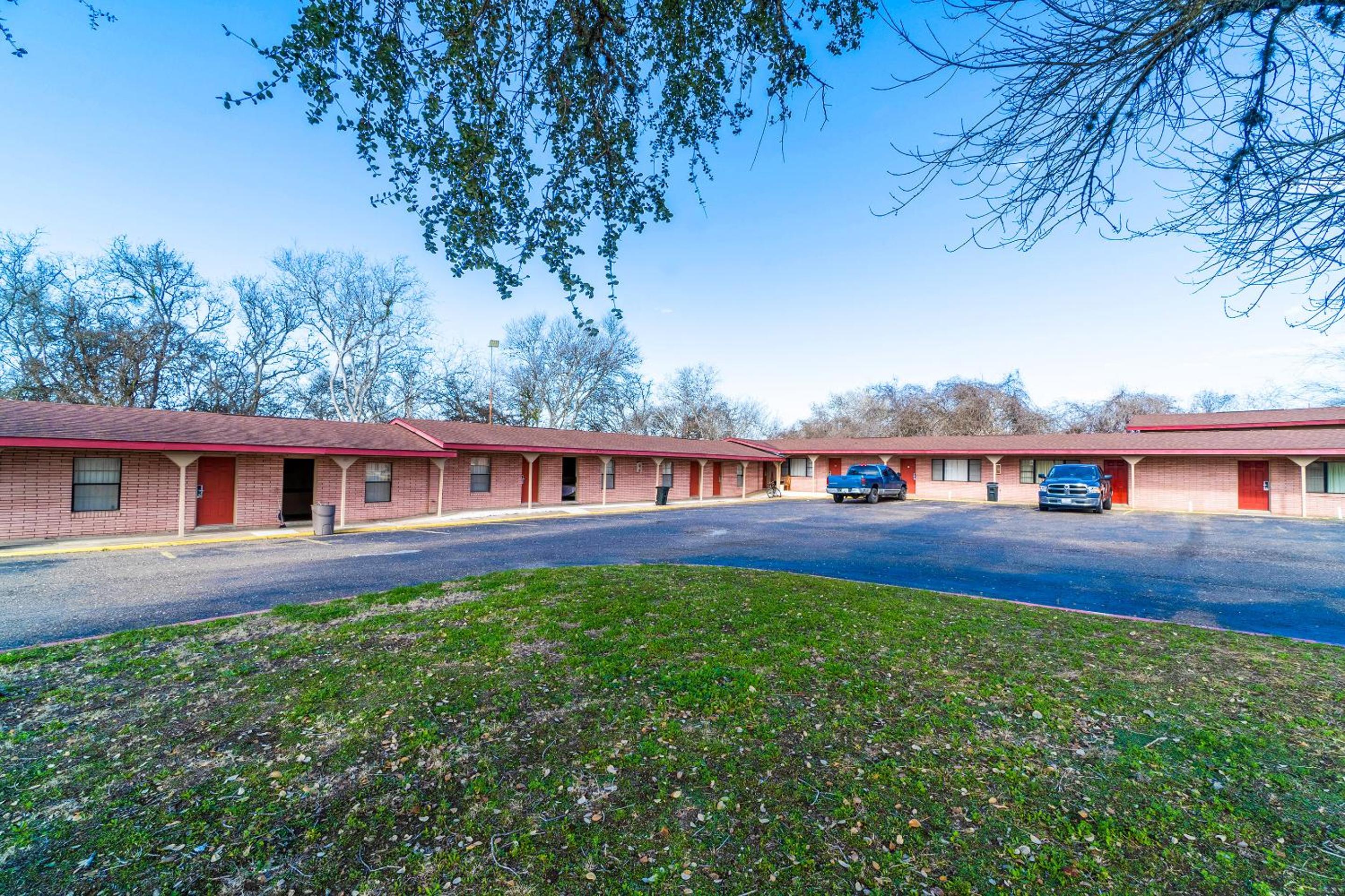 OYO Hotel Beeville -US 181