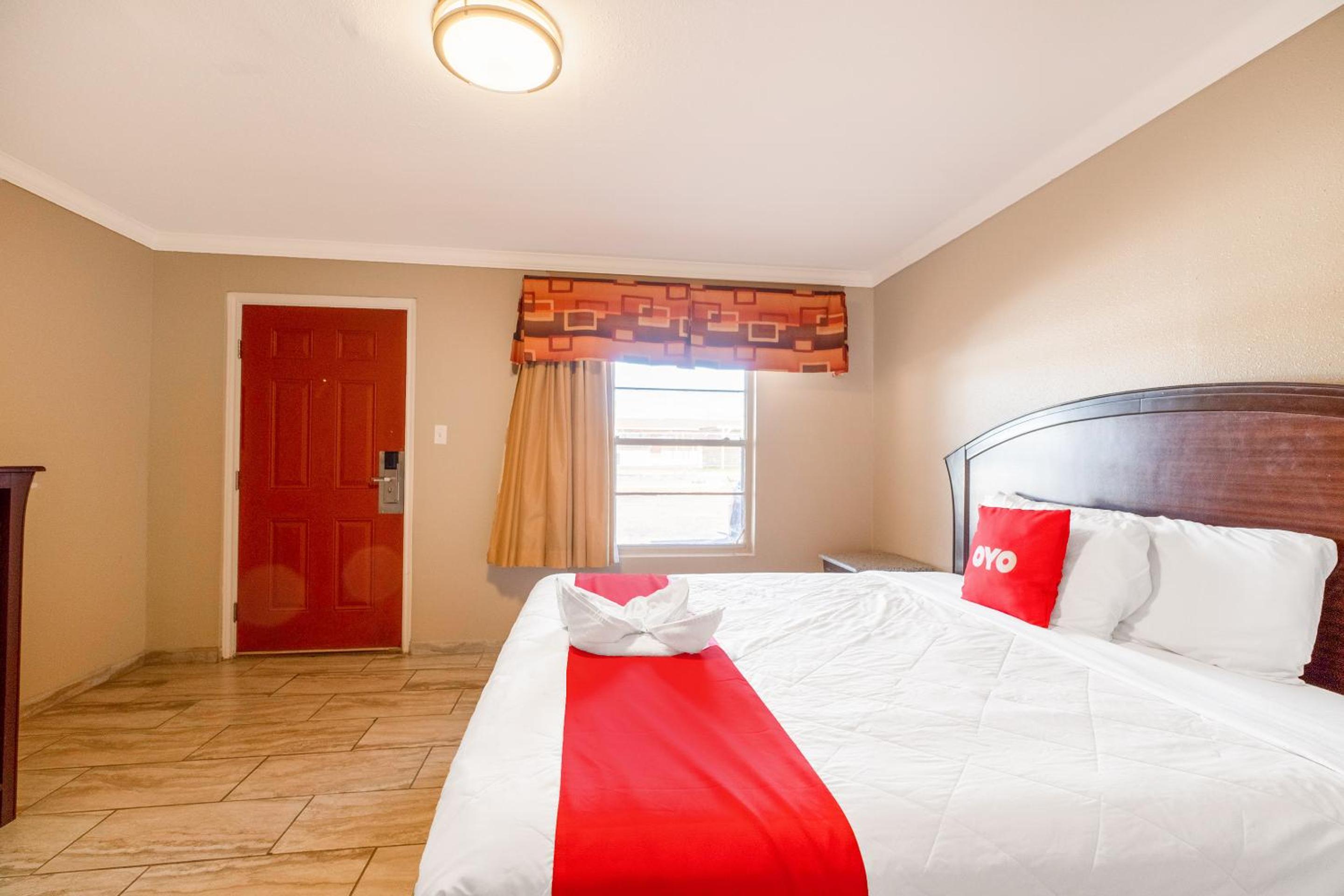 OYO Hotel Beeville -US 181