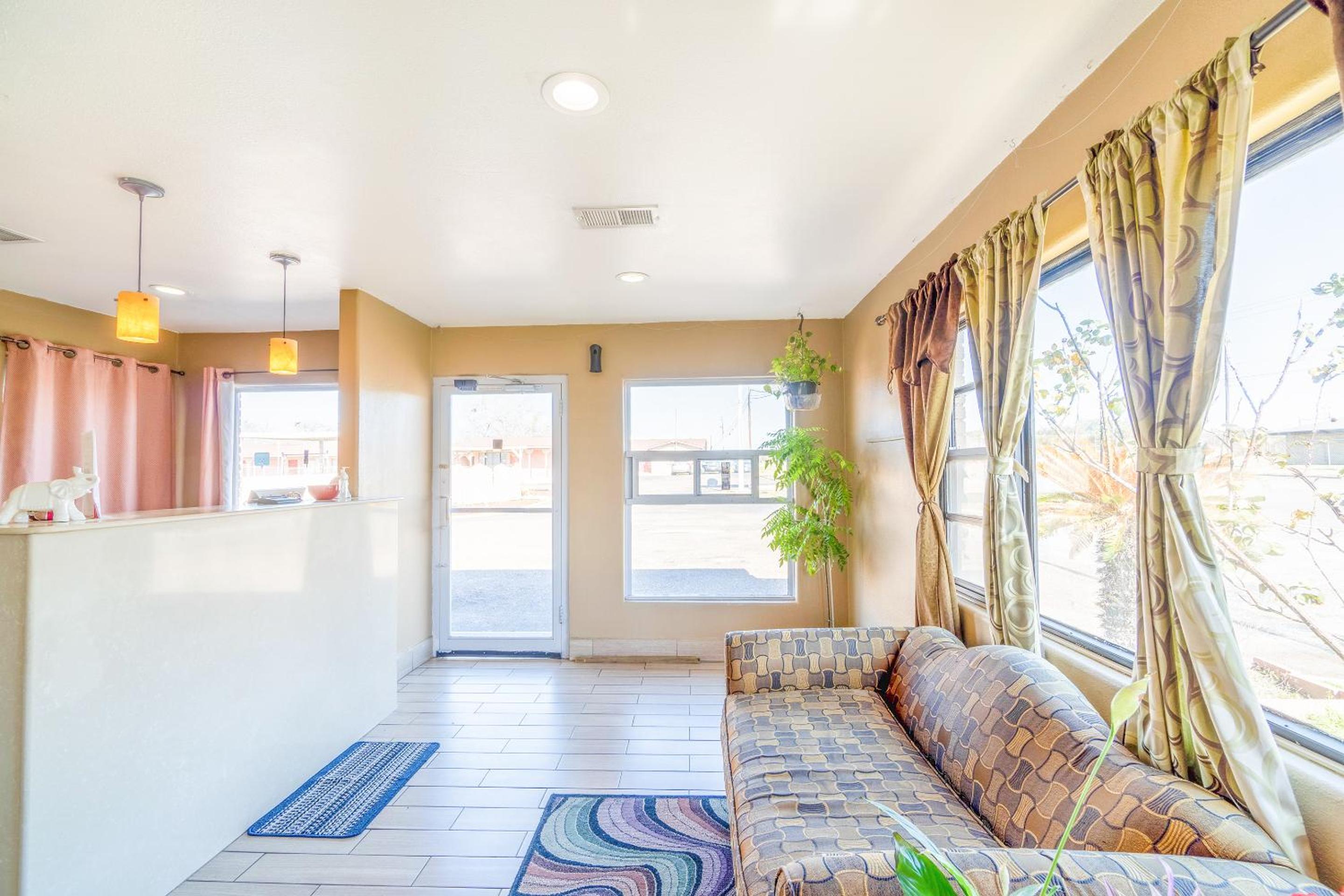 OYO Hotel Beeville -US 181