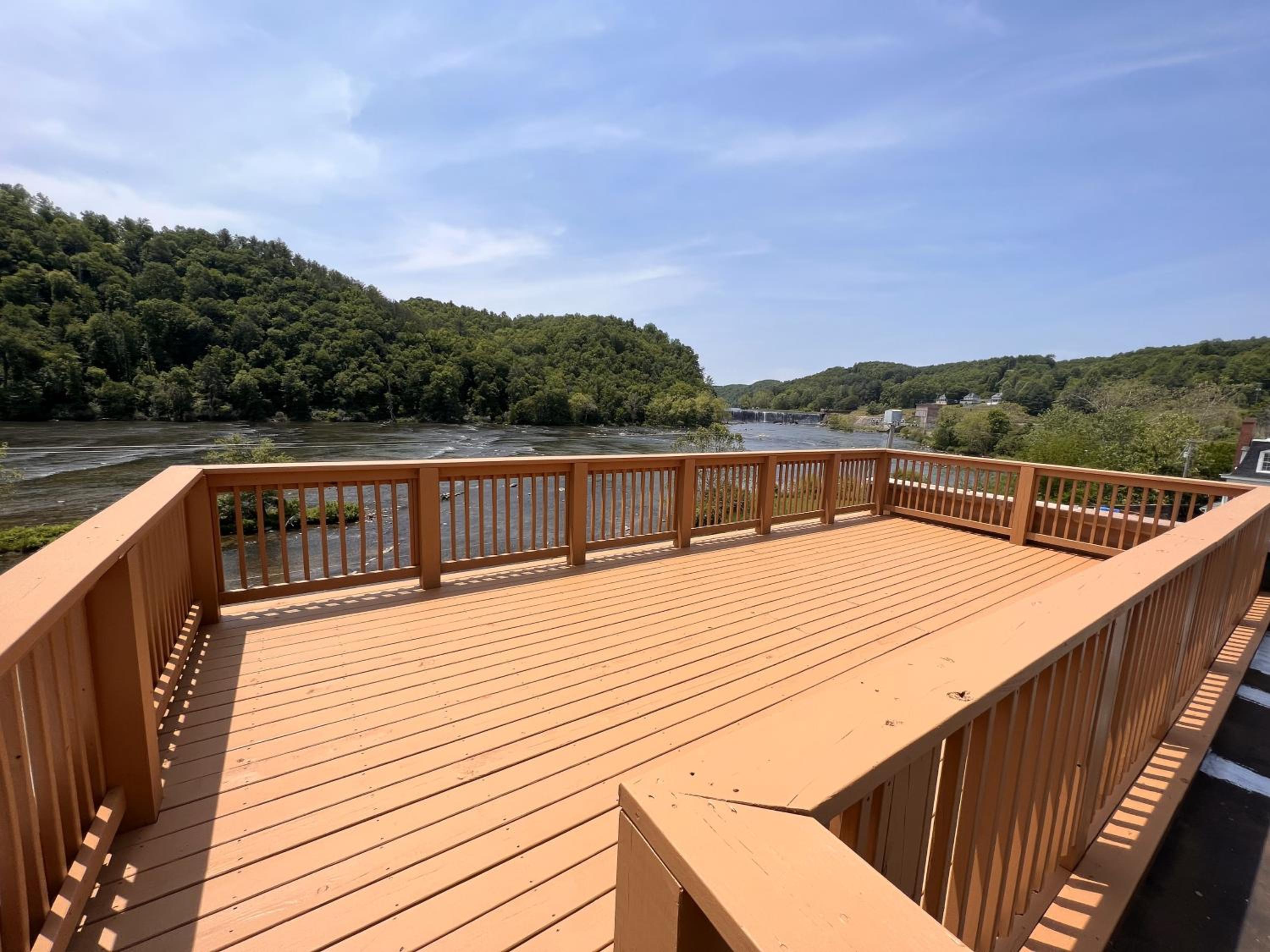 Beautiful New Riverfront Condo