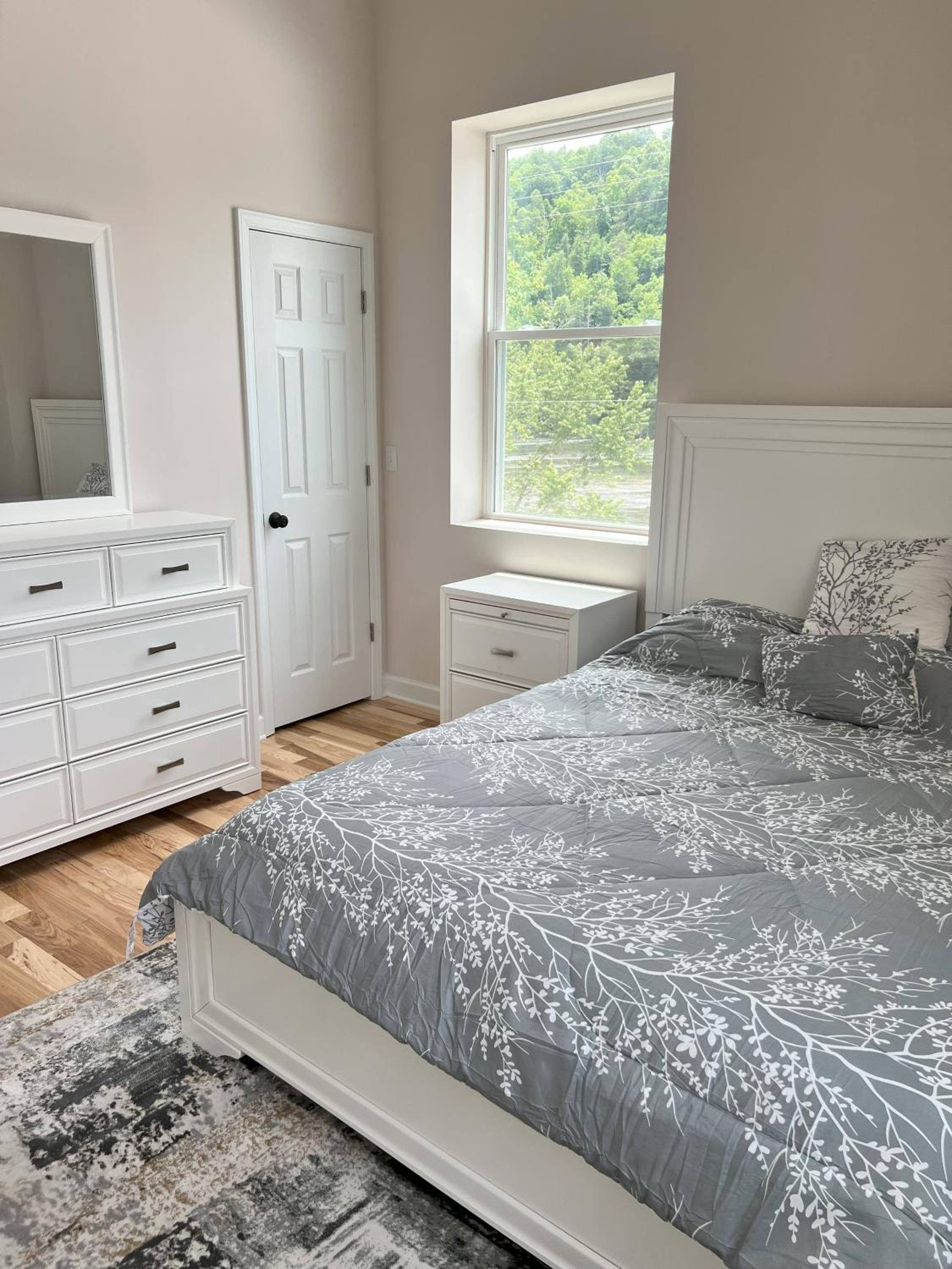 Beautiful New Riverfront Condo
