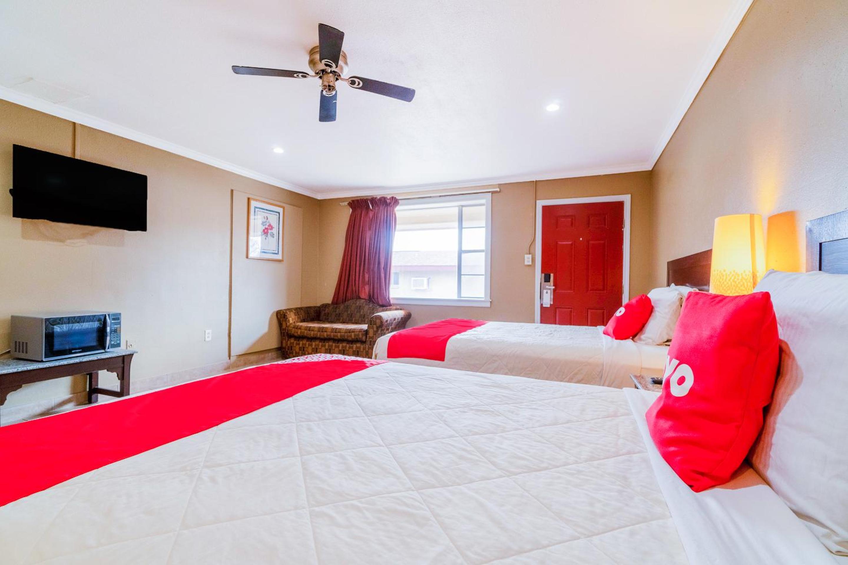 OYO Hotel Beeville -US 181