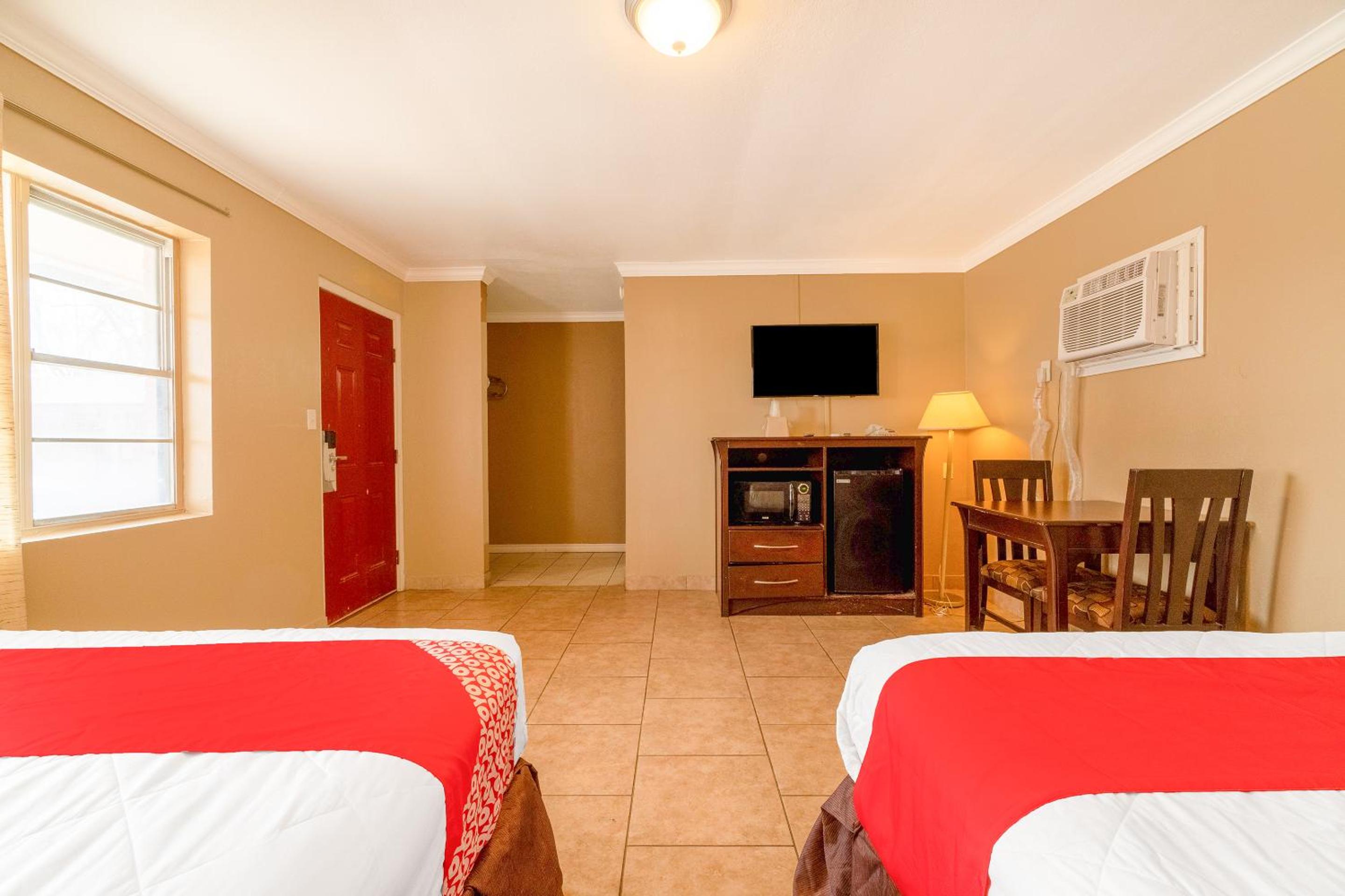 OYO Hotel Beeville -US 181