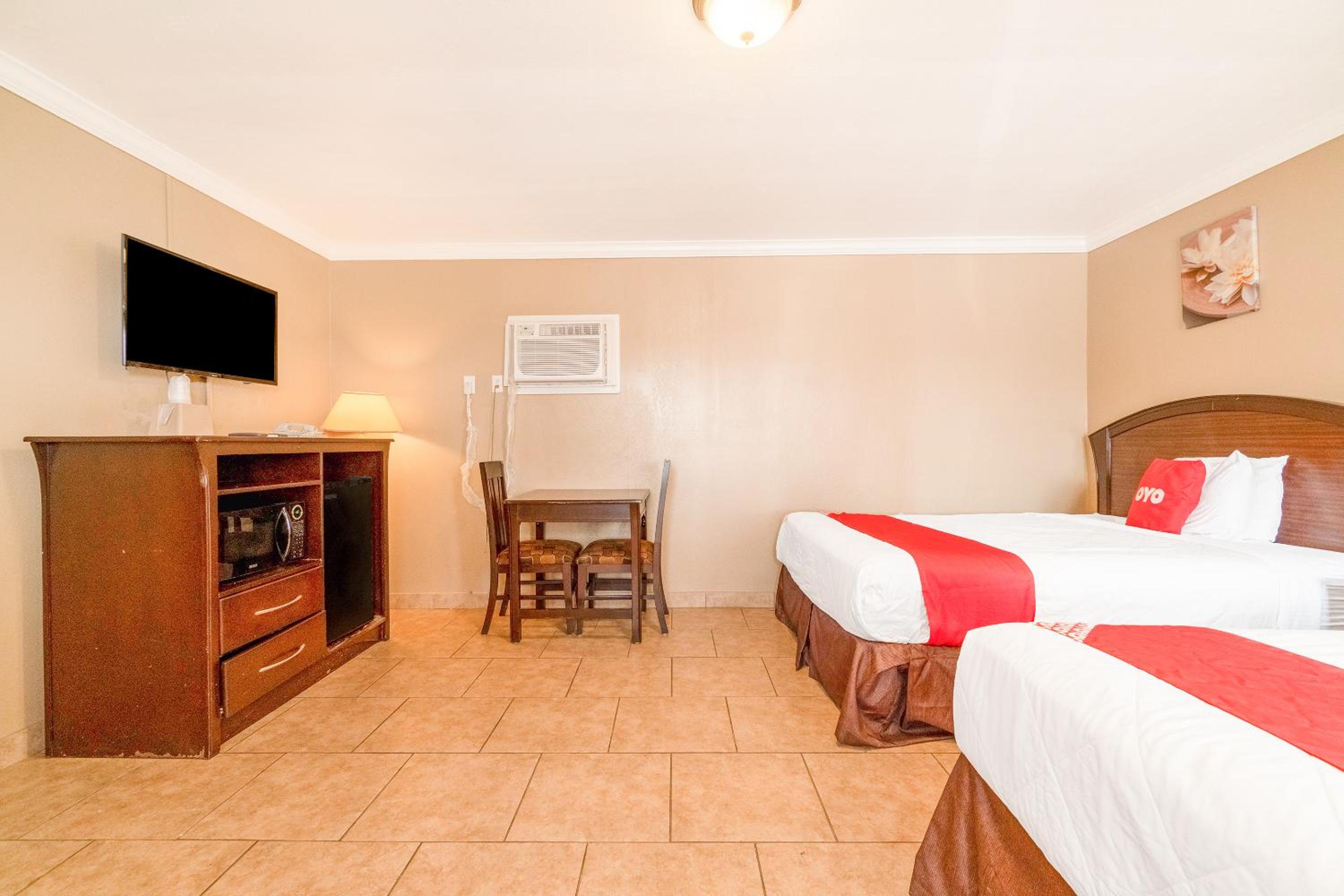 OYO Hotel Beeville -US 181