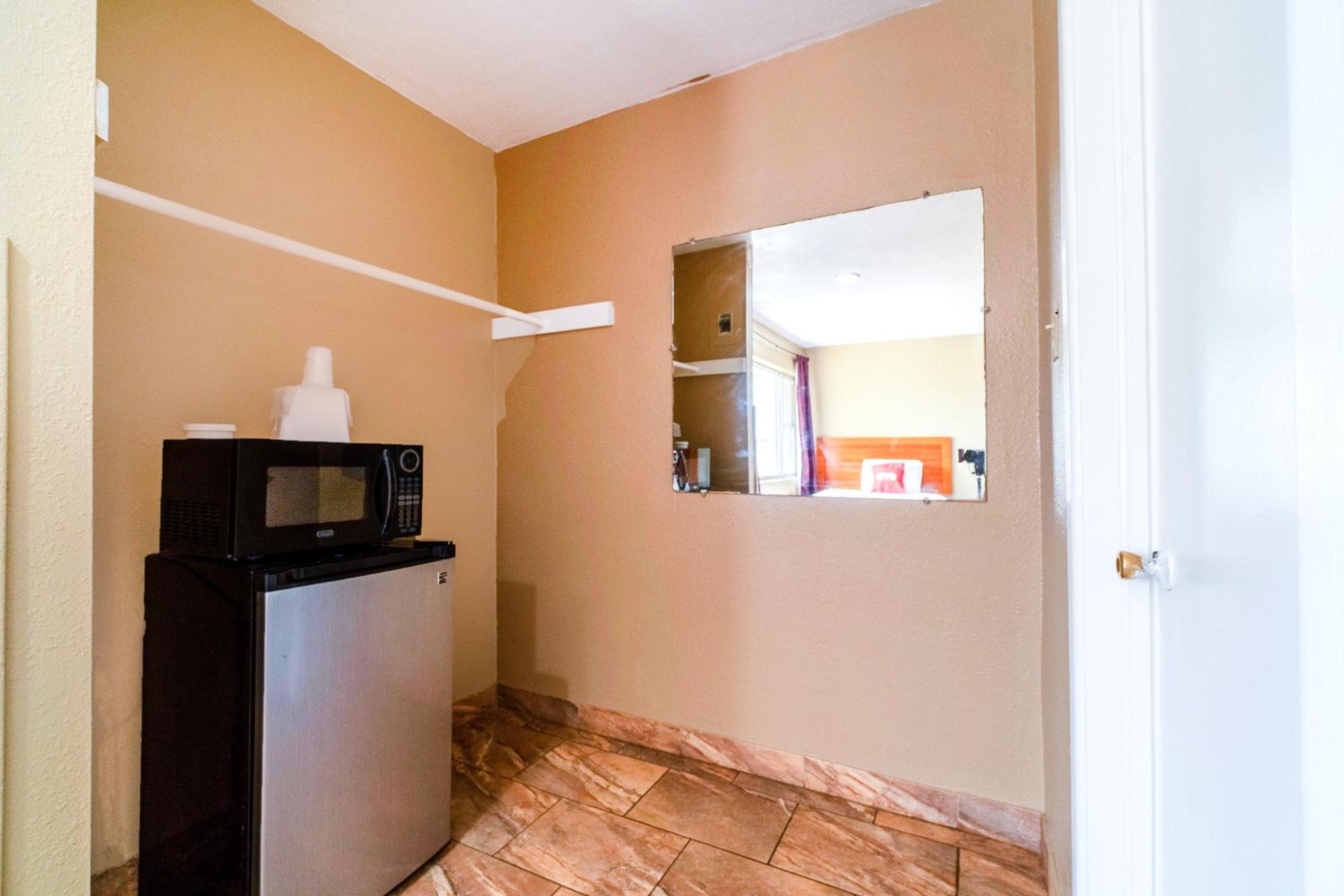 OYO Hotel Beeville -US 181