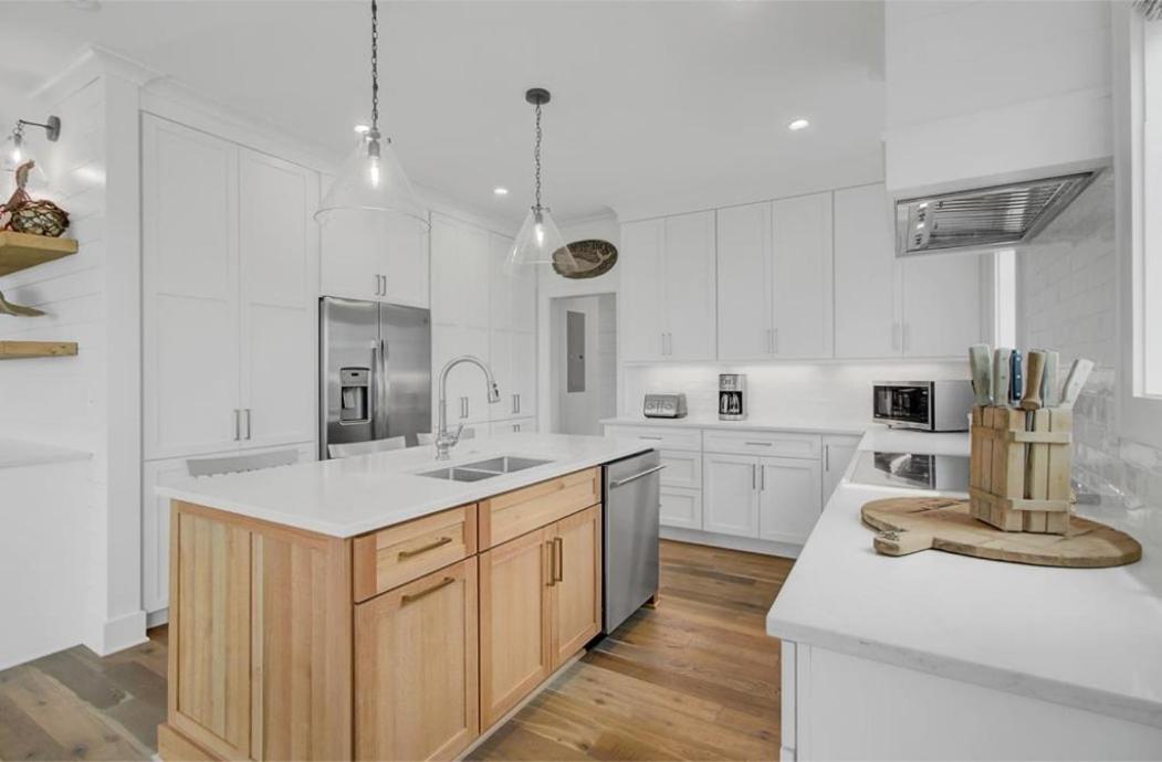 17 Marsh Island Lane by AvantStay Modern Home w Amazing Views