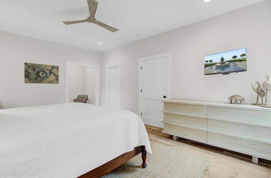 17 Marsh Island Lane by AvantStay Modern Home w Amazing Views