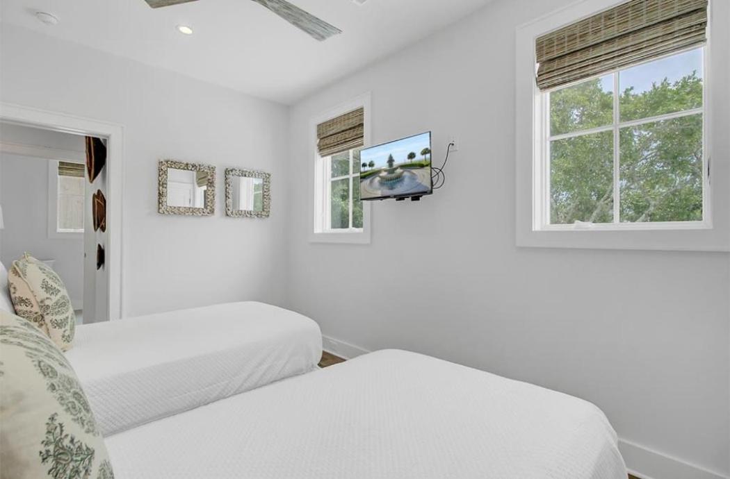17 Marsh Island Lane by AvantStay Modern Home w Amazing Views