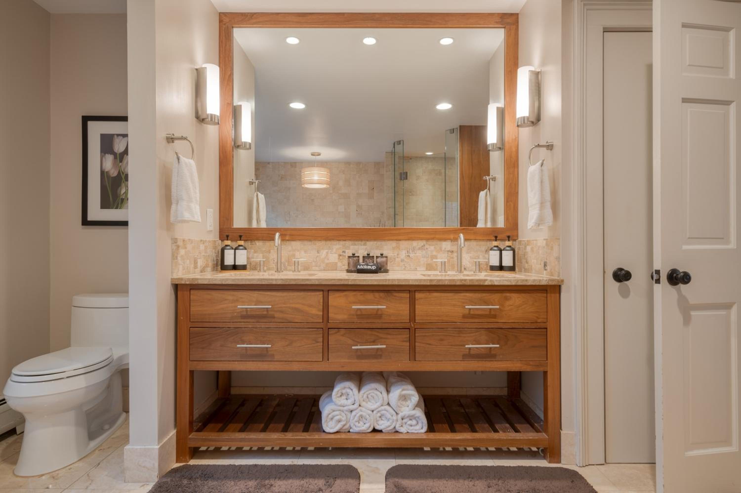 Secluded Estate • Optional Guest House Pond Playroom Gym Theater Sunny Pond by AvantStay