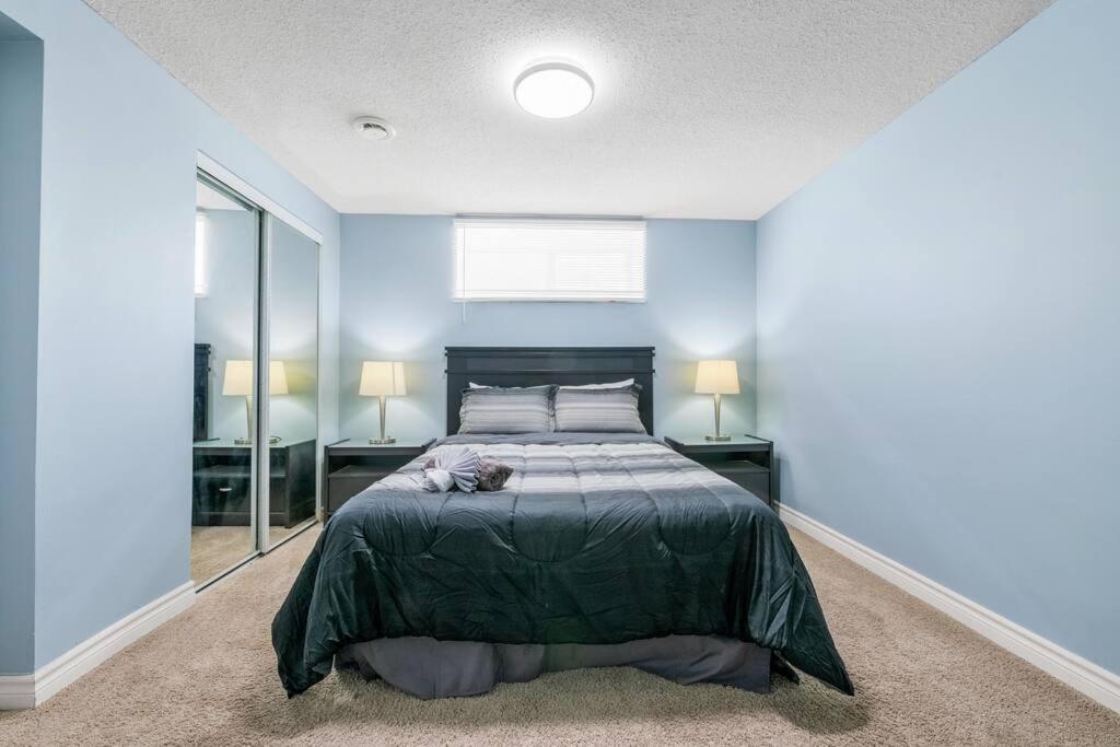 Cozy Suite - Walk to West Ed Mall