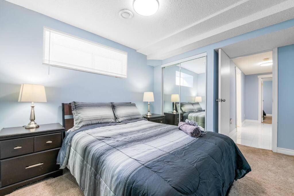 Cozy Suite - Walk to West Ed Mall