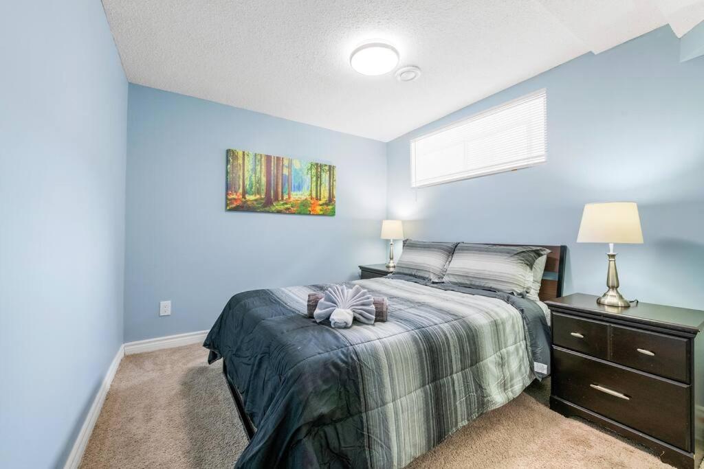 Cozy Suite - Walk to West Ed Mall