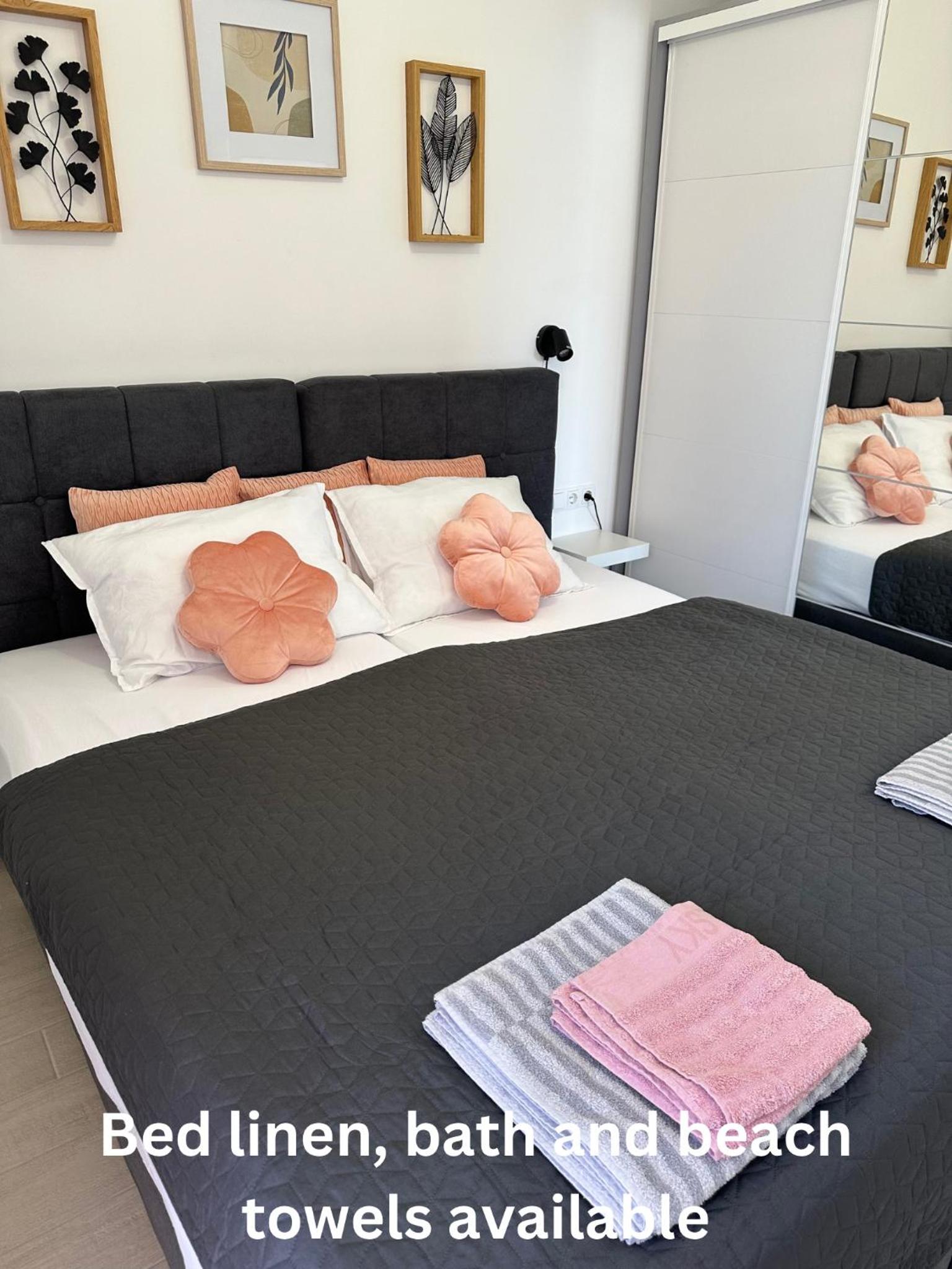 Luxury Apartment PalmView mit Whirlpool und Terrasse