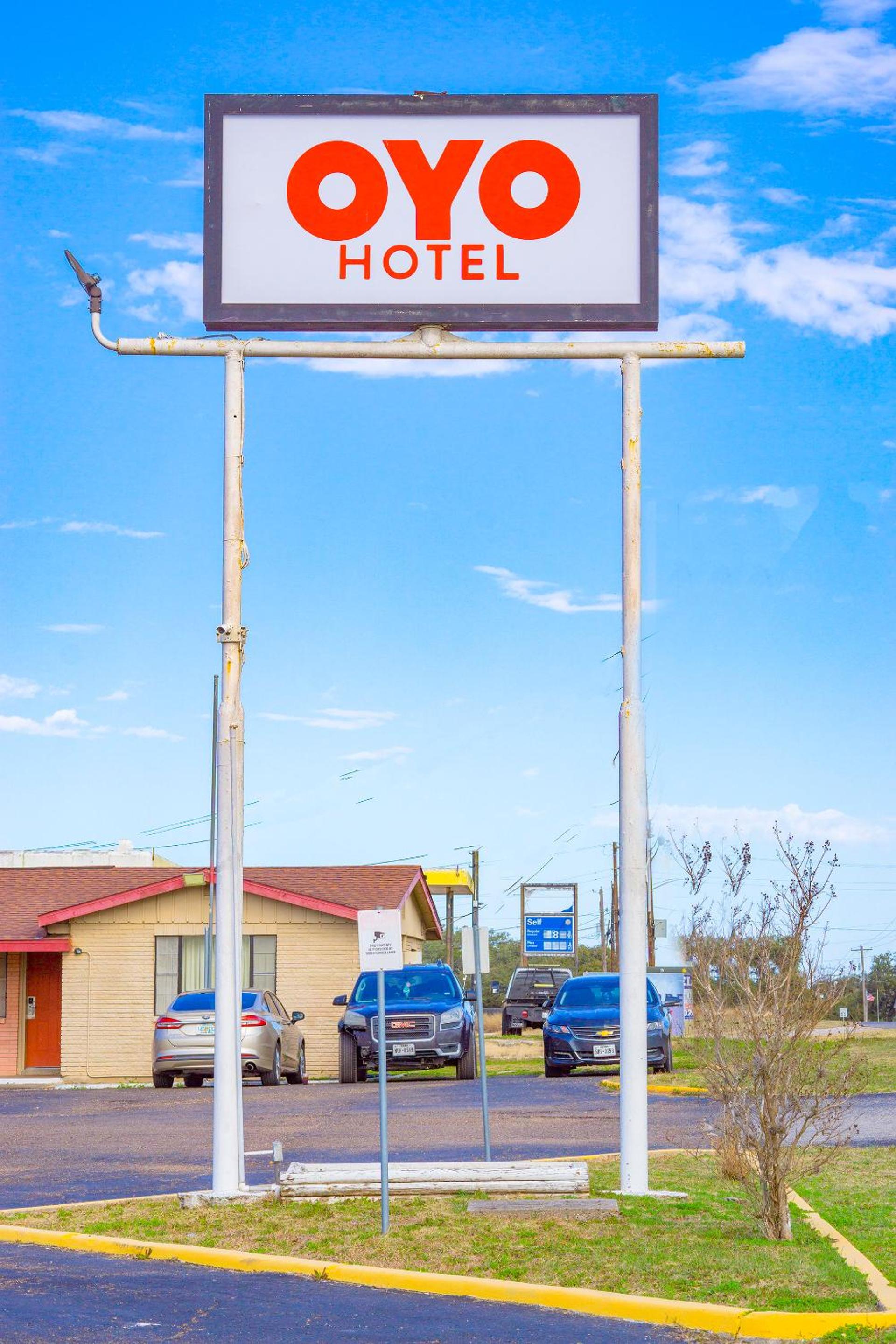 OYO Hotel Beeville -US 181