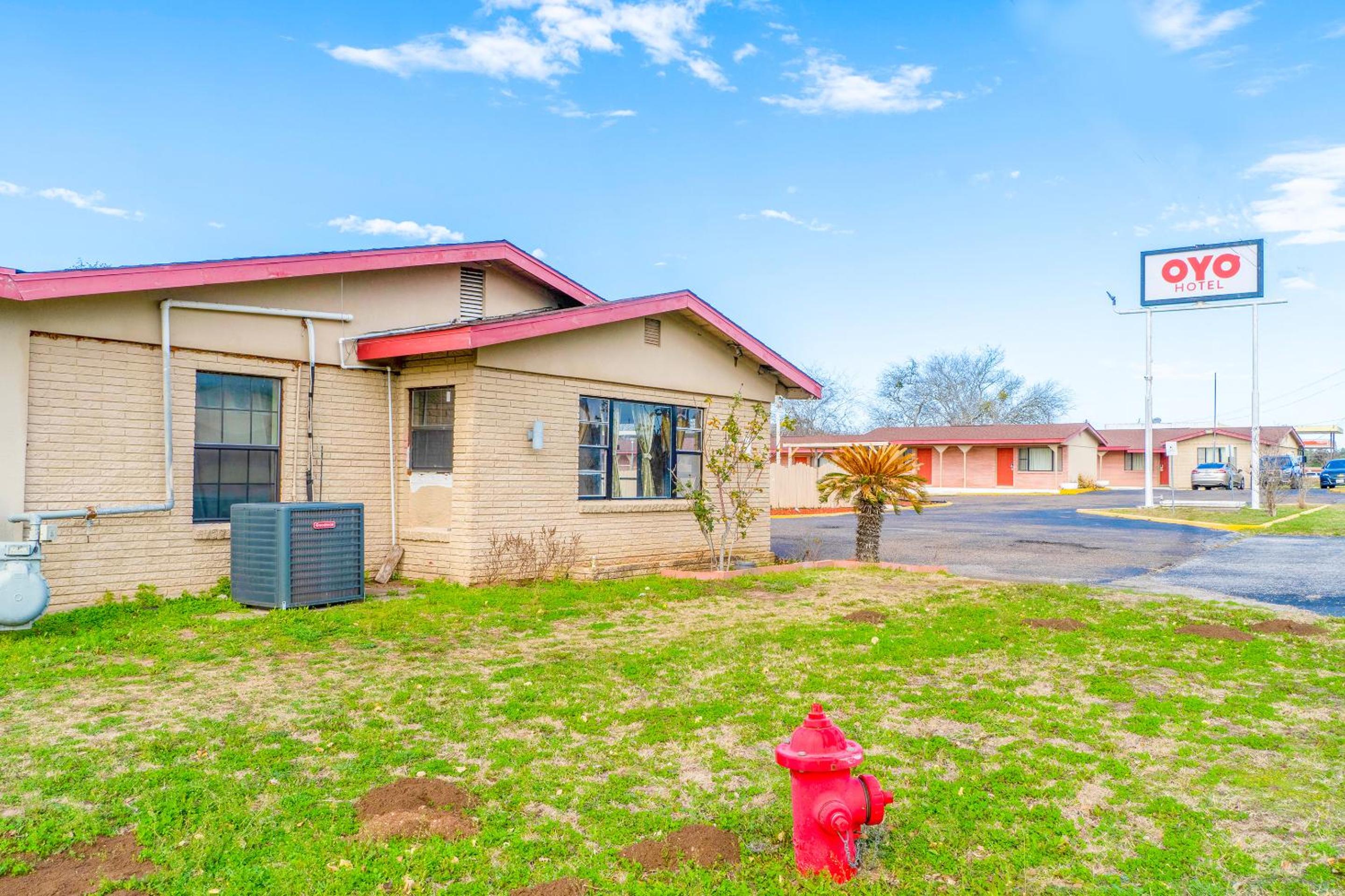 OYO Hotel Beeville -US 181
