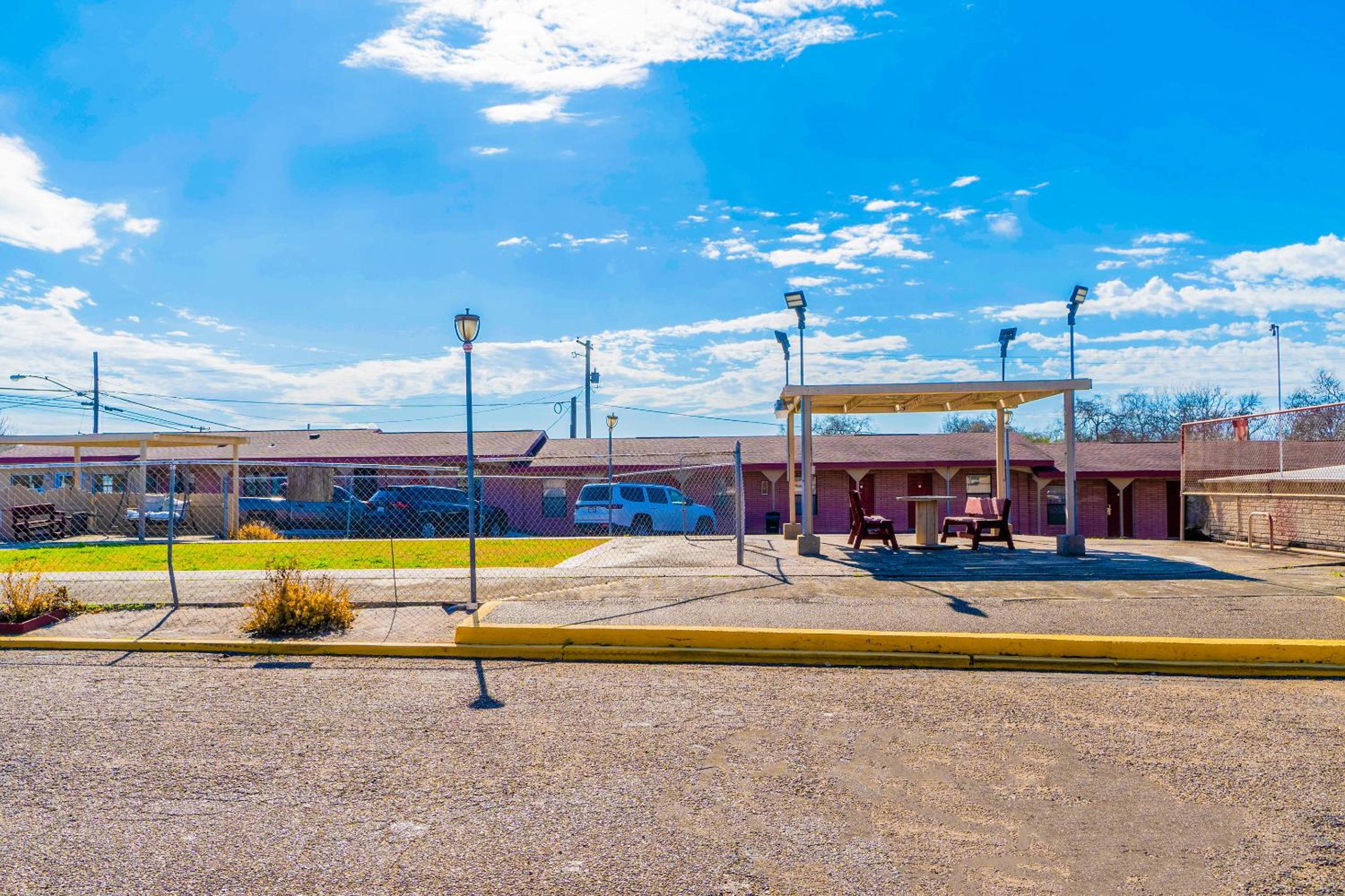 OYO Hotel Beeville -US 181