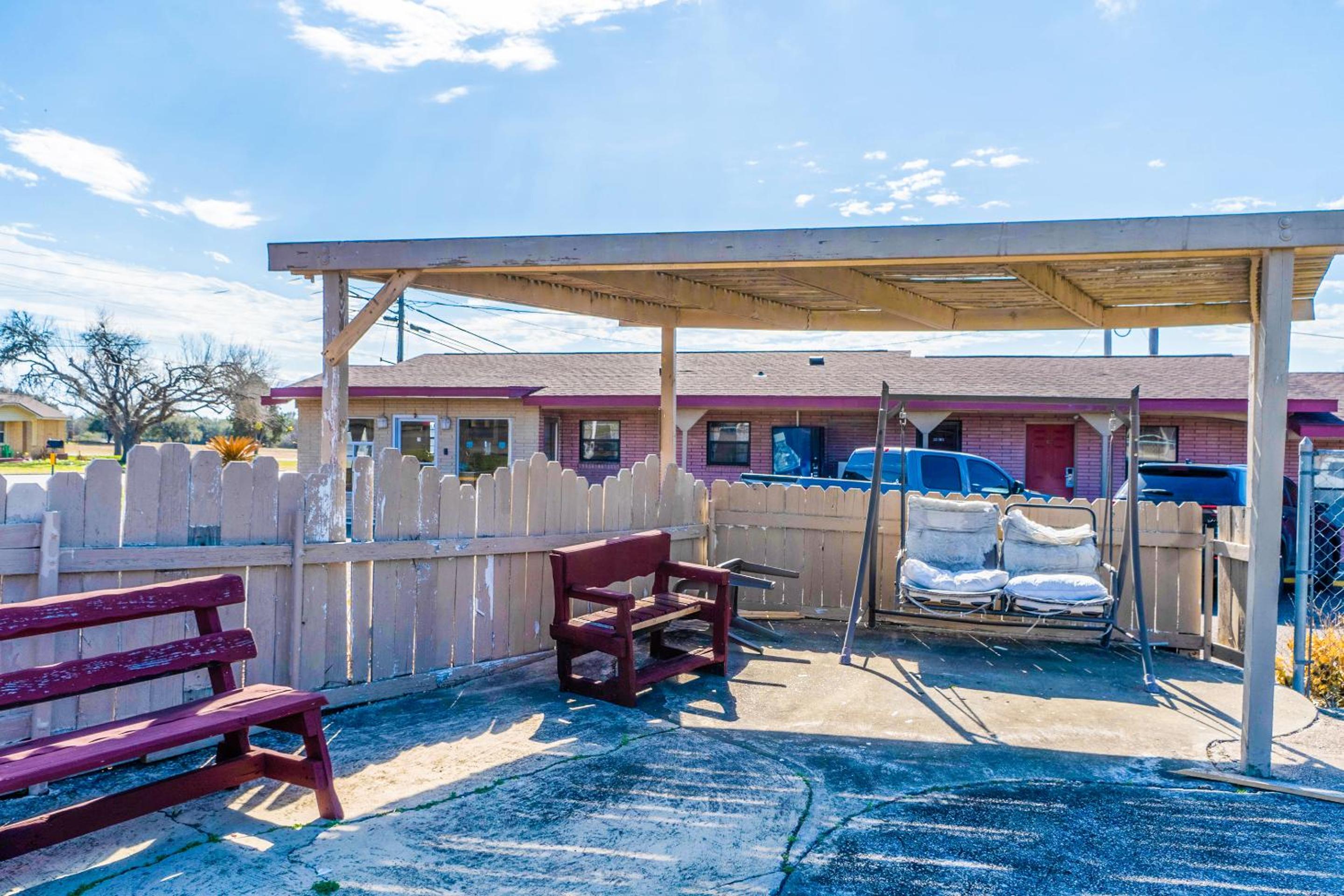 OYO Hotel Beeville -US 181