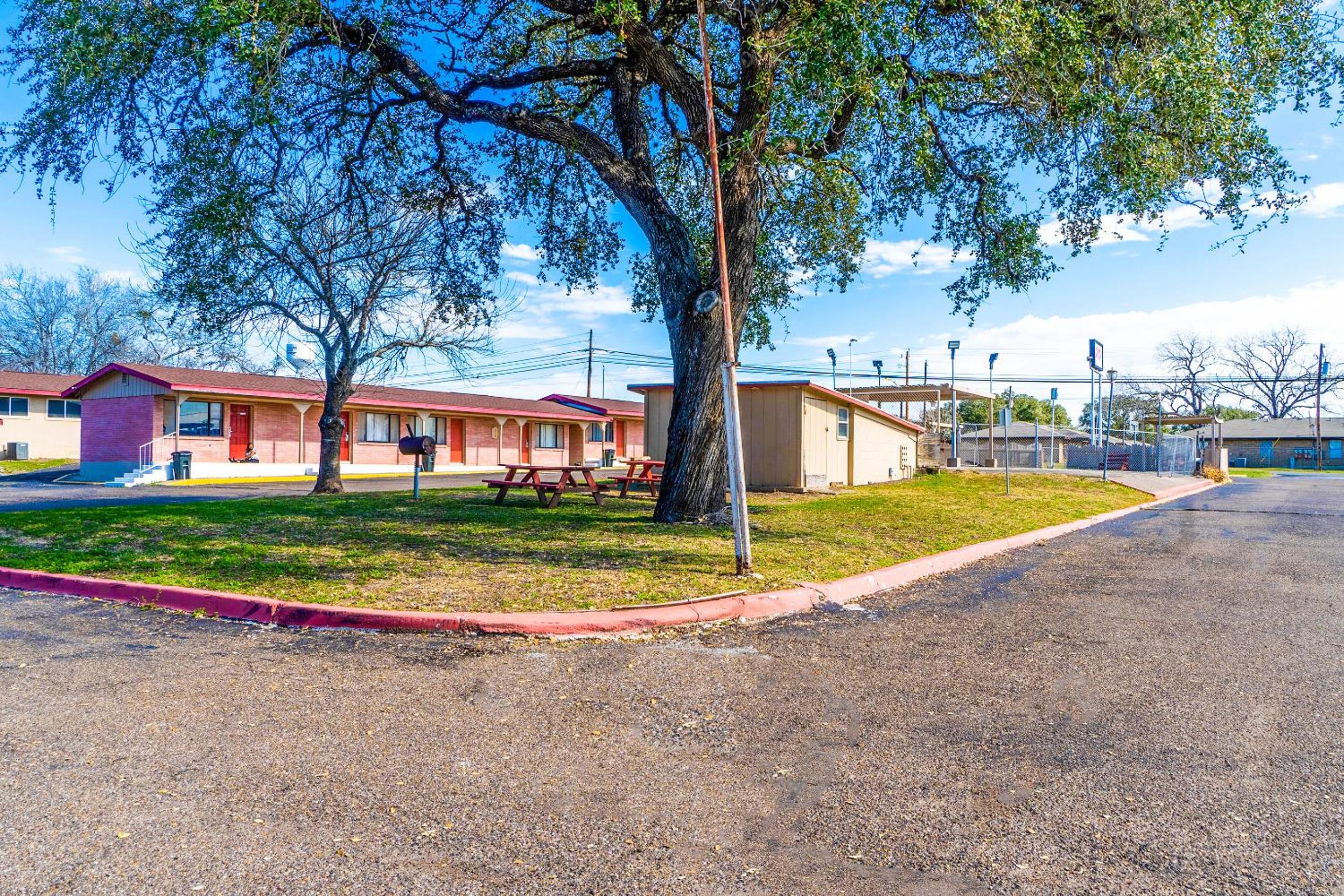 OYO Hotel Beeville -US 181