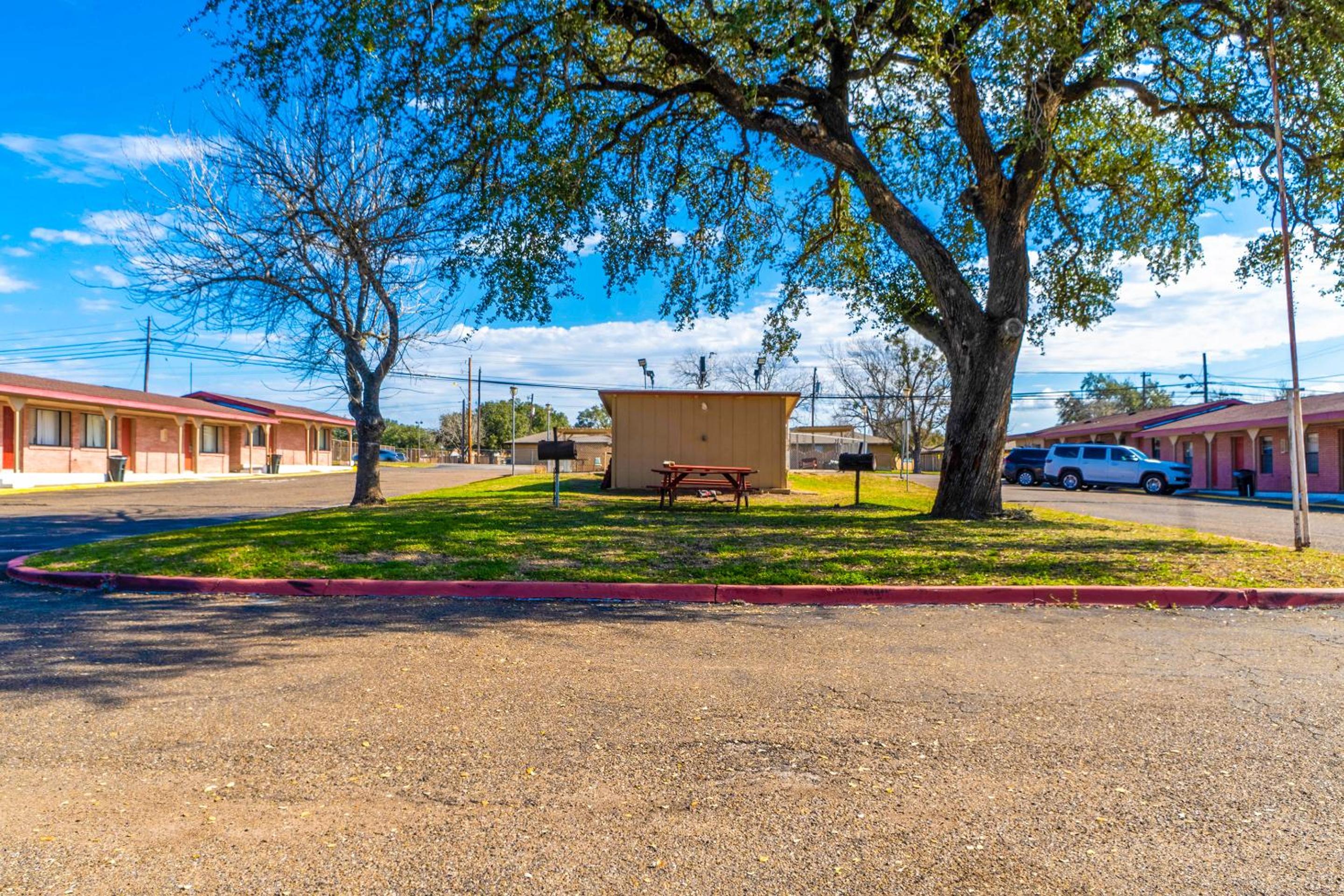 OYO Hotel Beeville -US 181