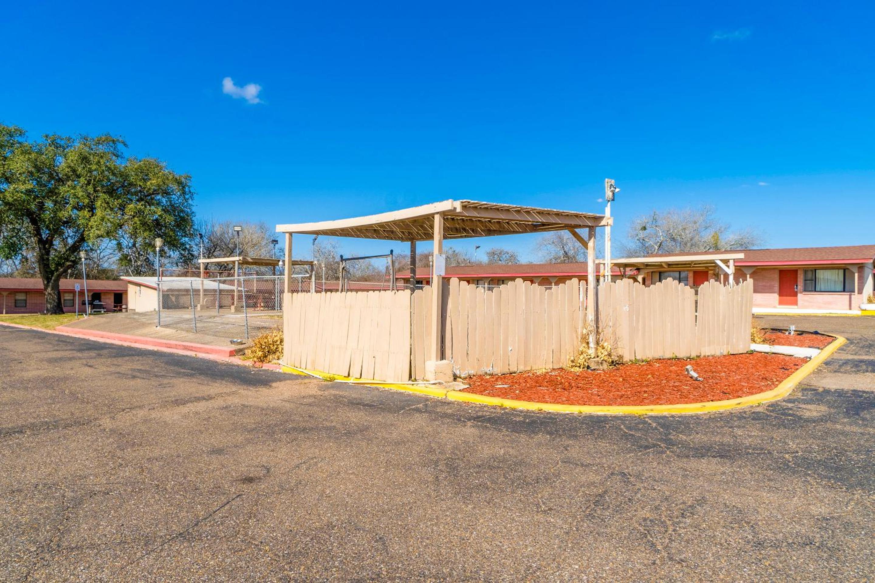 OYO Hotel Beeville -US 181