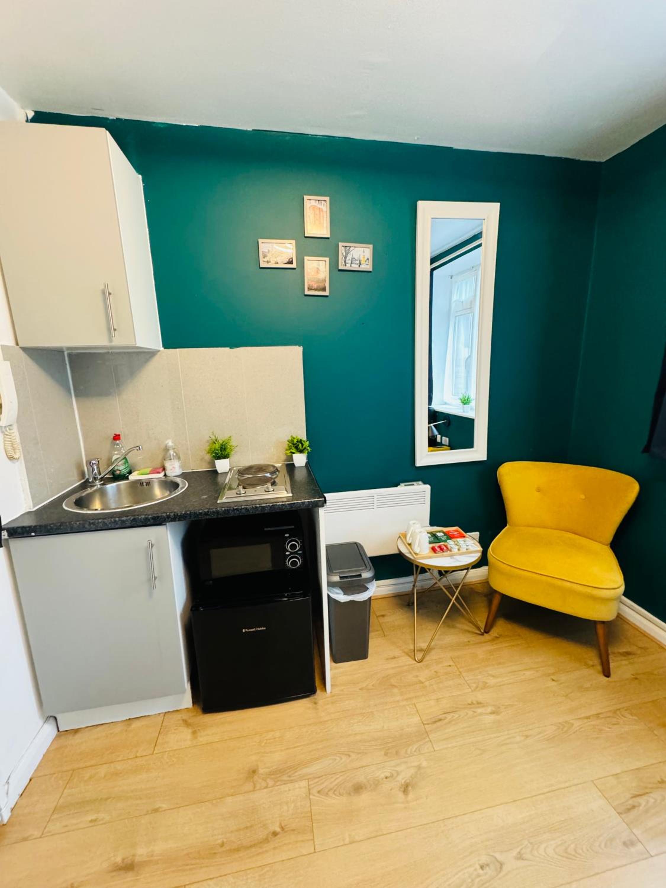 Unique Studio Flat in City 1111