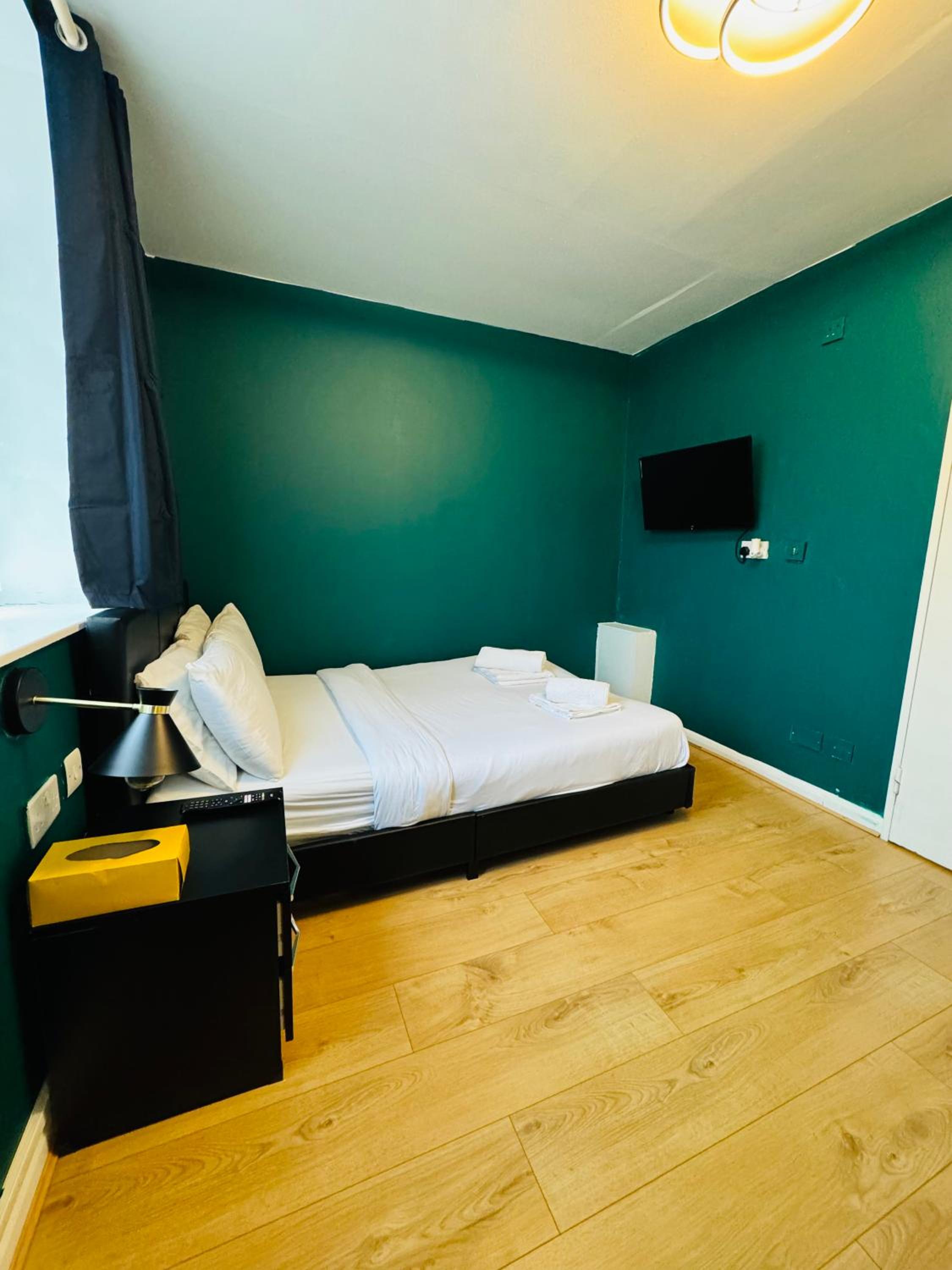 Unique Studio Flat in City 1111