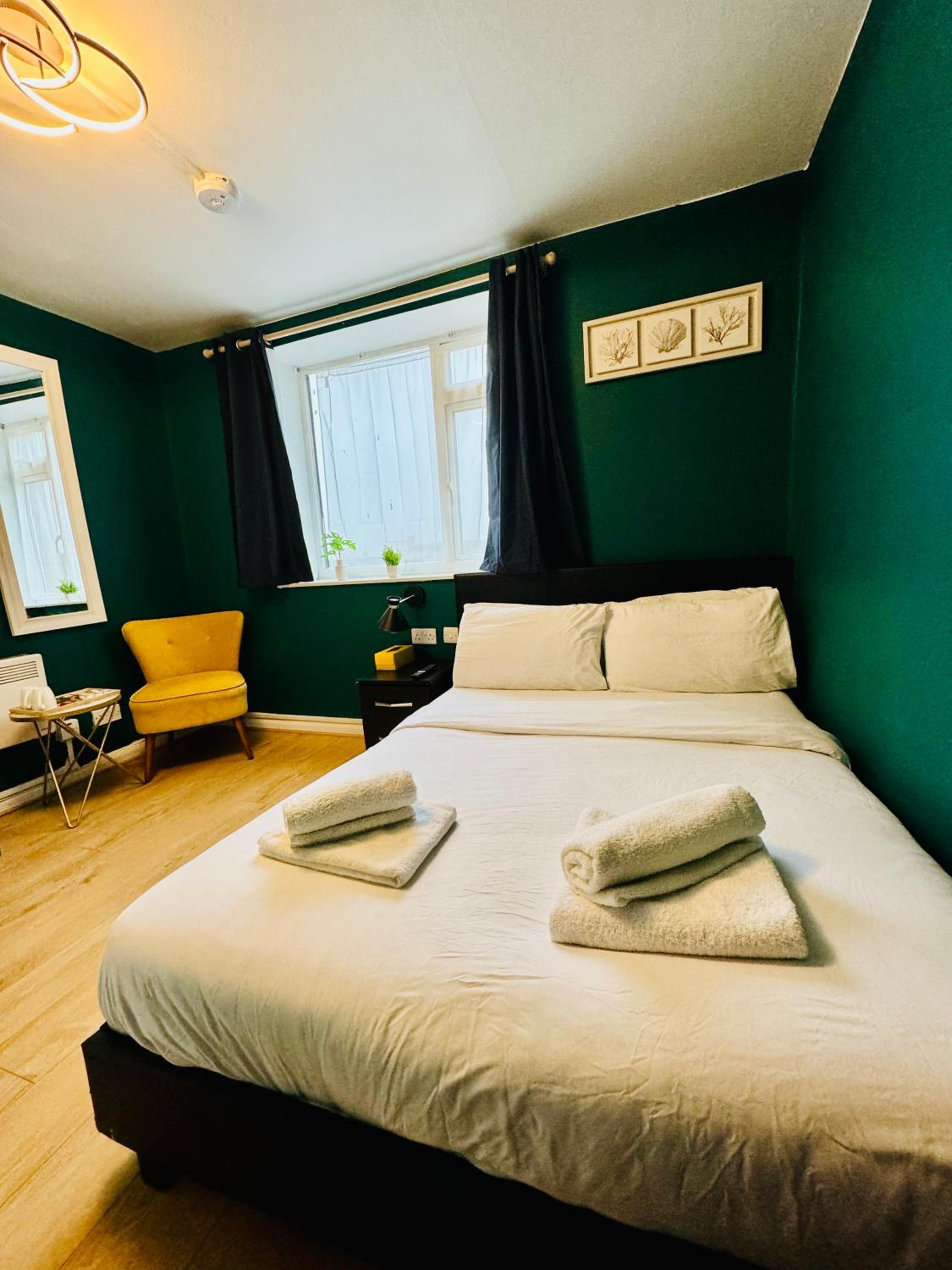 Unique Studio Flat in City 1111