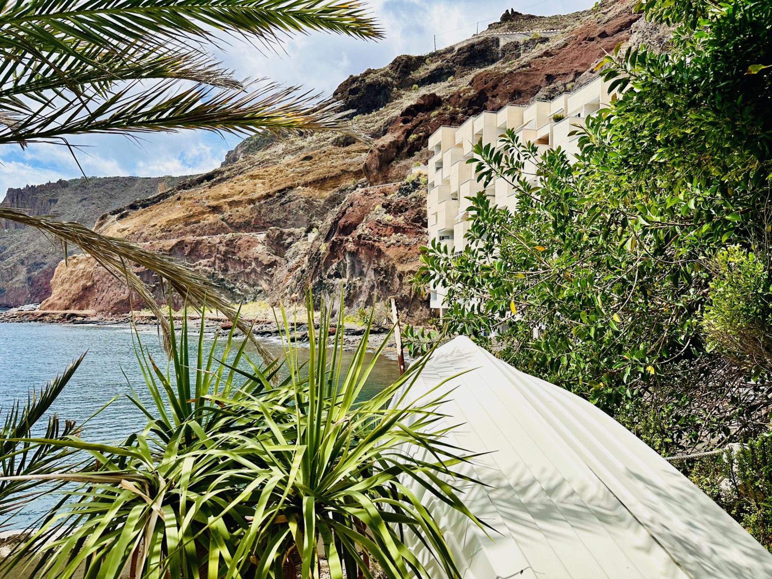Pambnb - Modern Beachfront Apartment Hideaway