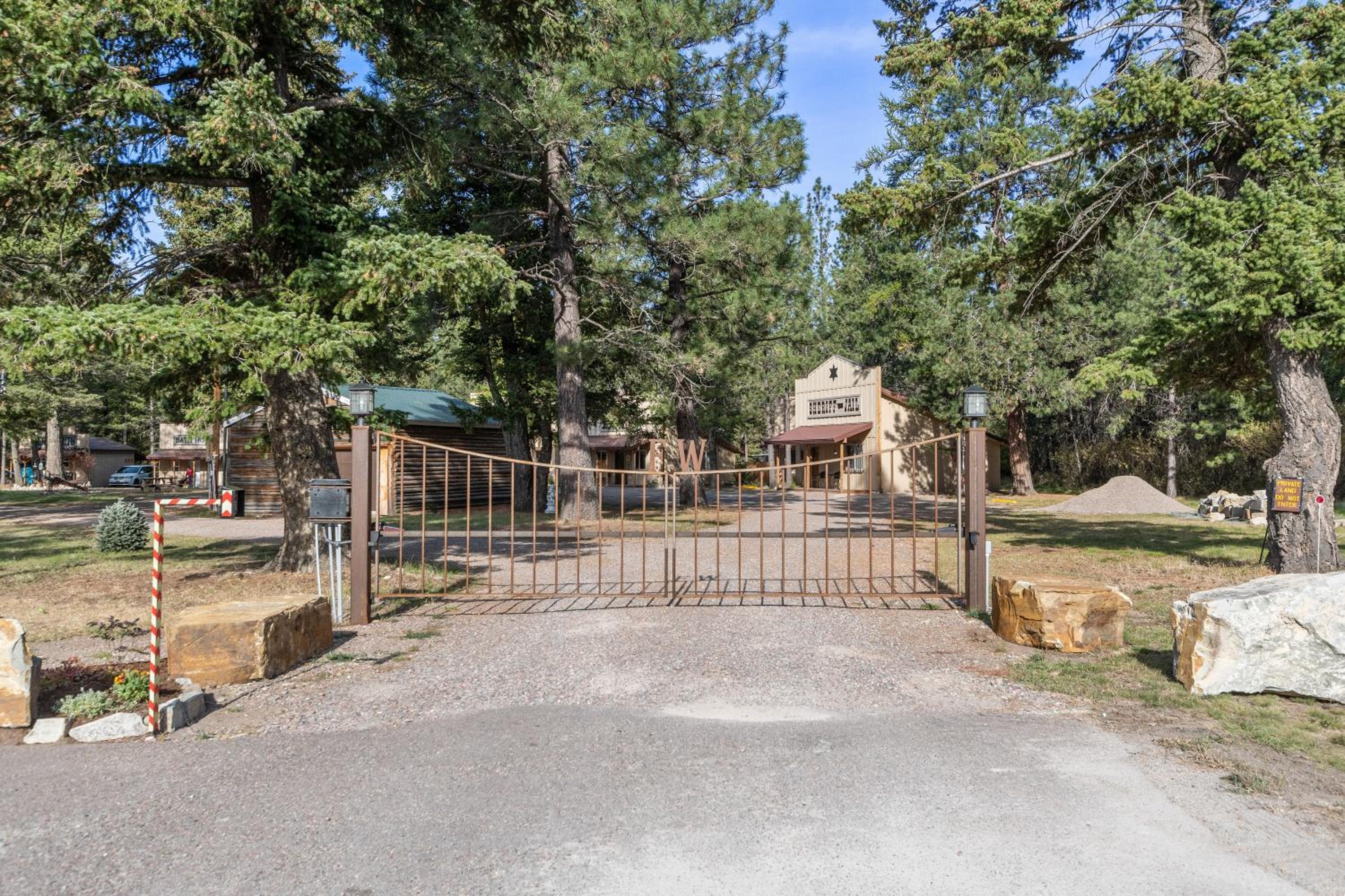 Fort Williamson Glacier Vacation Rentals