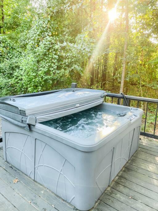 the RISER - BRAND NEW Modern Hideaway in Broken Bow view 2
