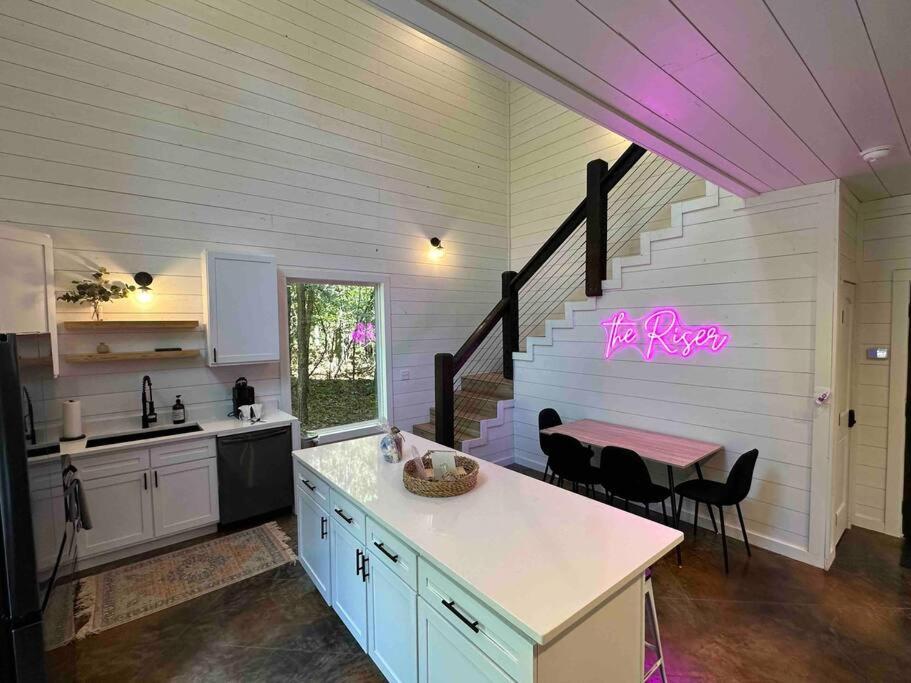 the RISER - BRAND NEW Modern Hideaway in Broken Bow view 5