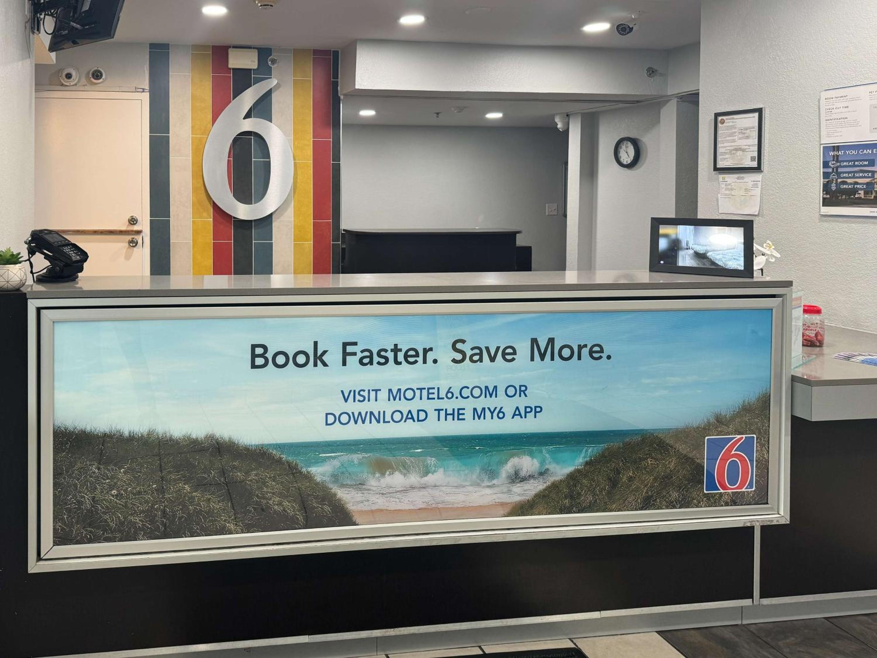 Motel 6-Bradenton, FL - Property Image 12