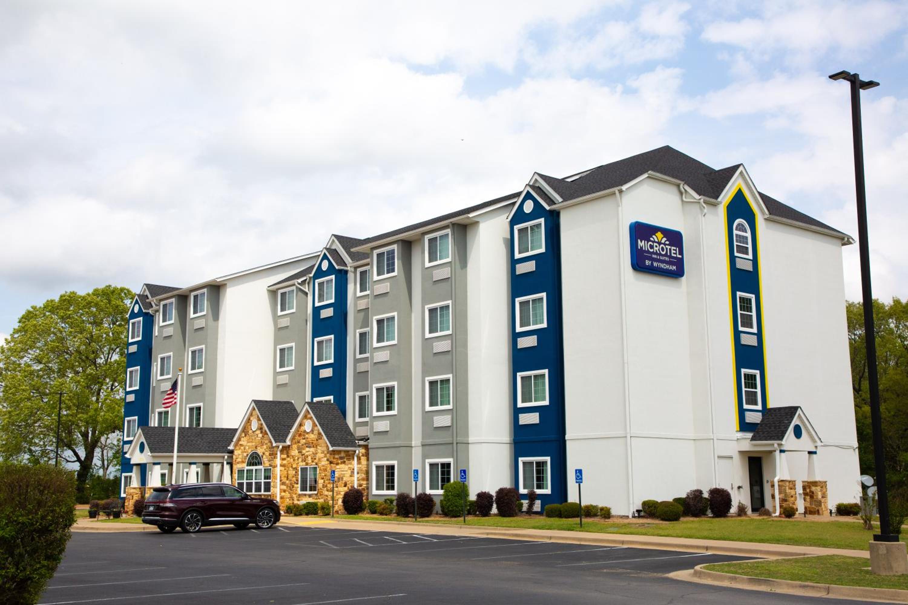 Searcy Vacations - Microtel Inn  Suites by Wyndham Searcy - Property Image 1