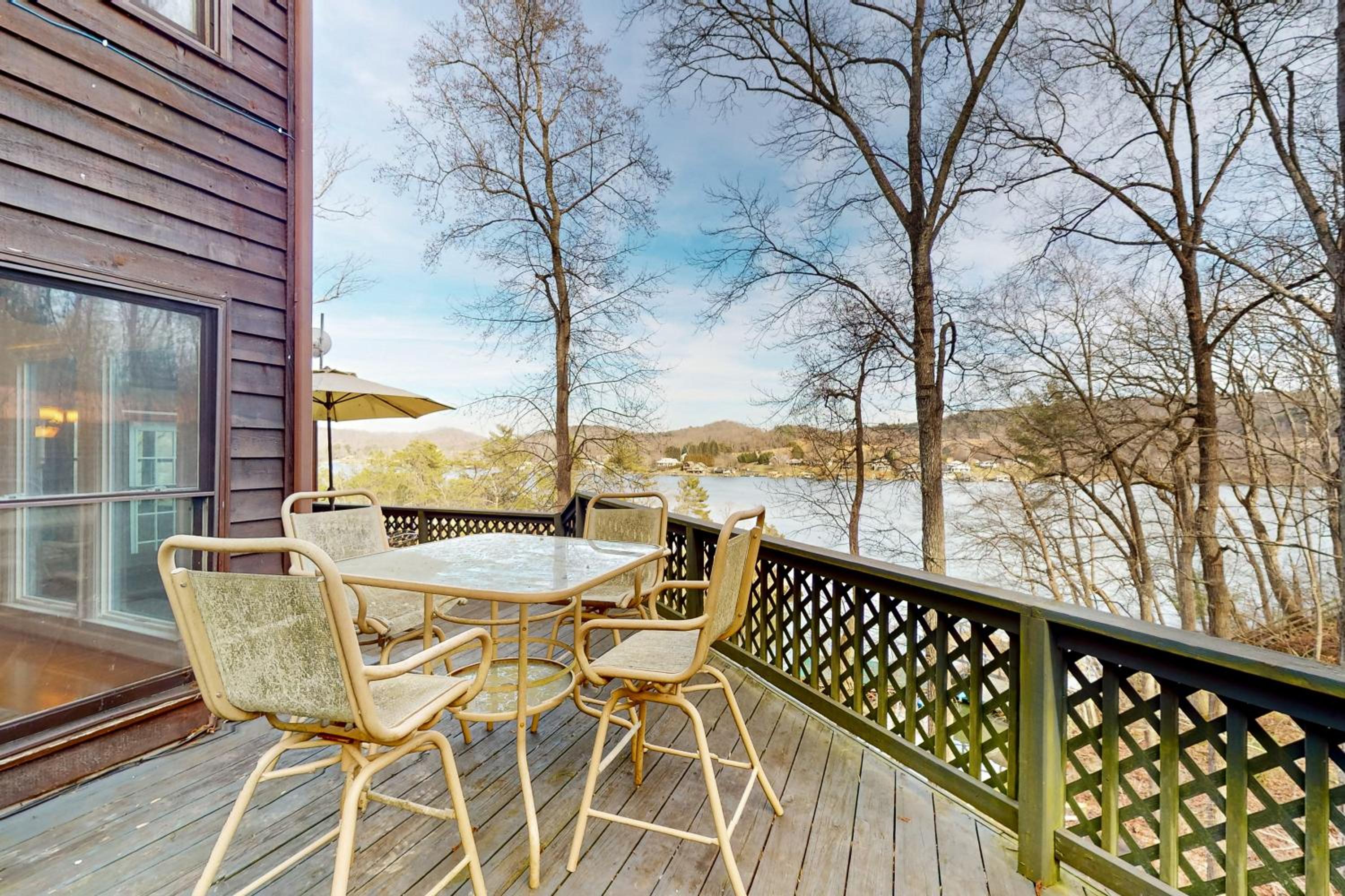 Dock, Game Room! Claytor Lake Group Getaway