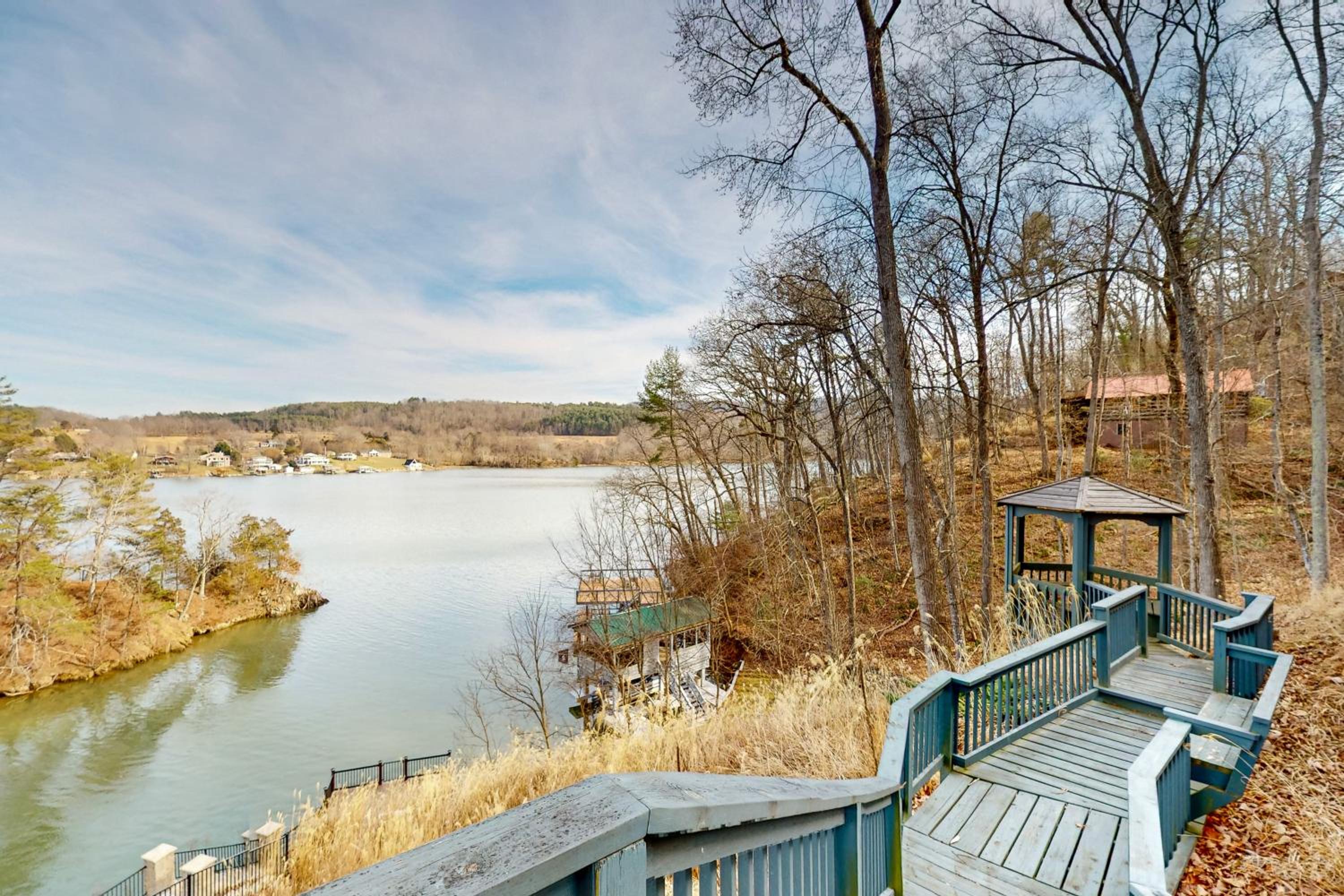 Dock, Game Room! Claytor Lake Group Getaway