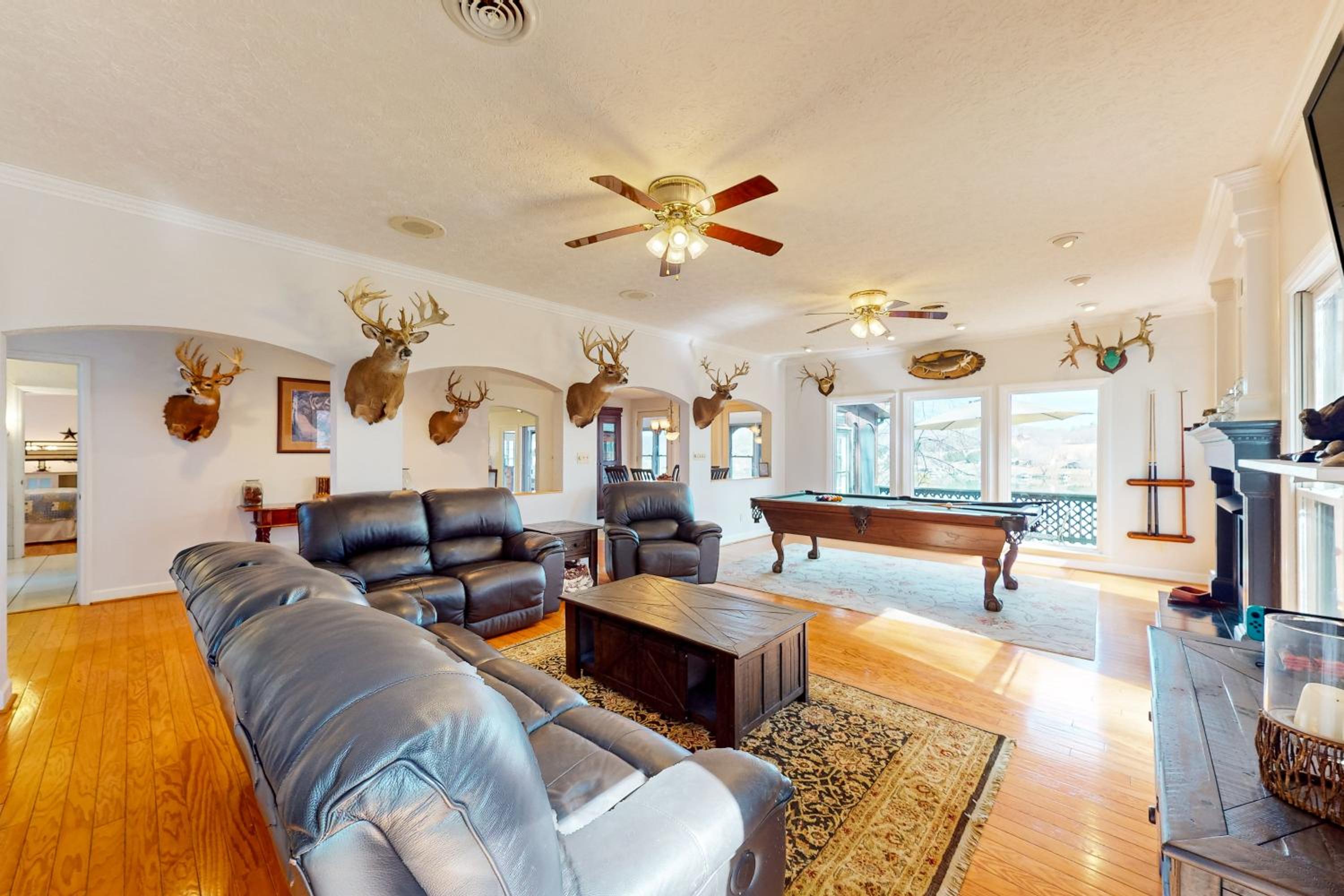 Dock, Game Room! Claytor Lake Group Getaway