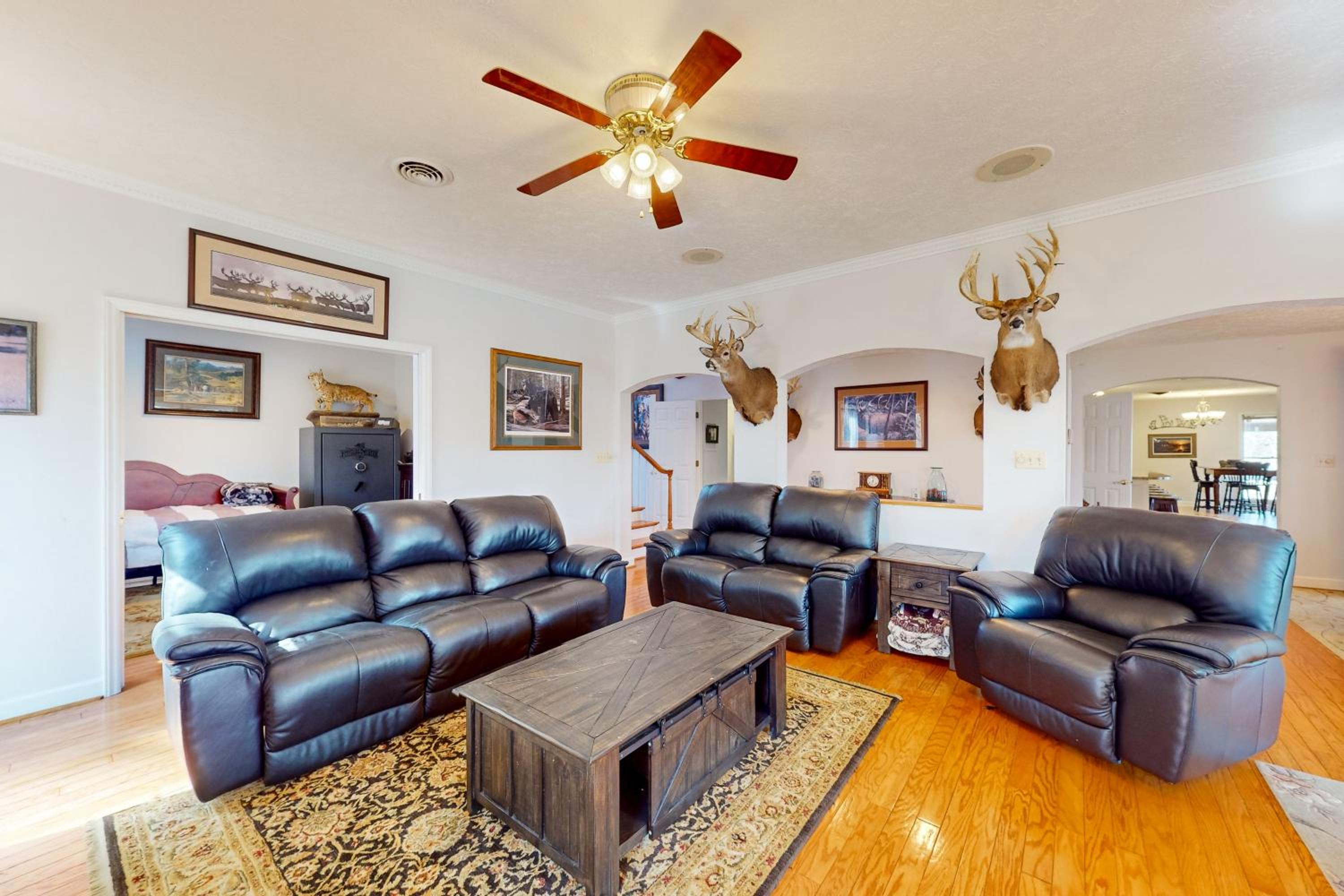Dock, Game Room! Claytor Lake Group Getaway