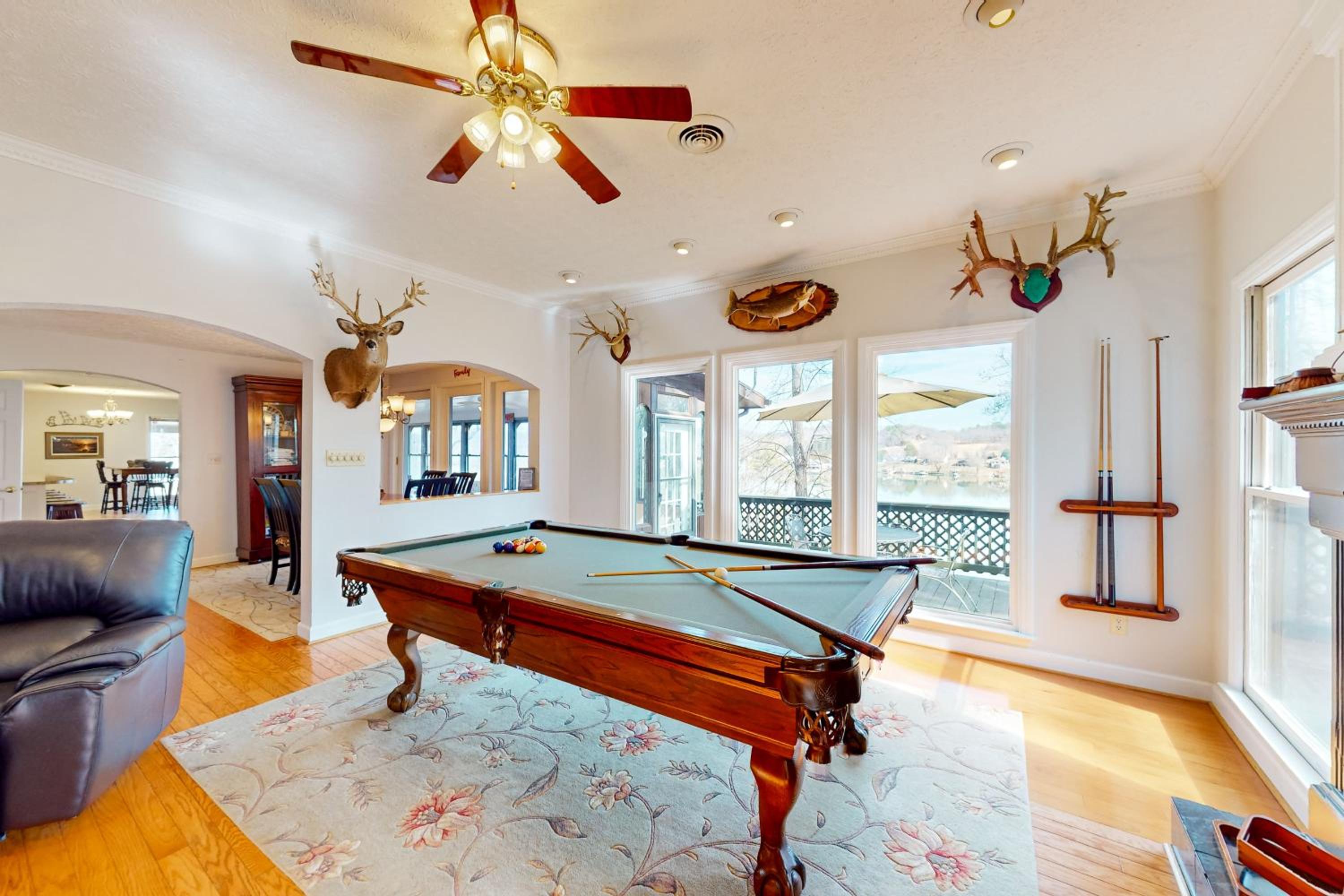 Dock, Game Room! Claytor Lake Group Getaway